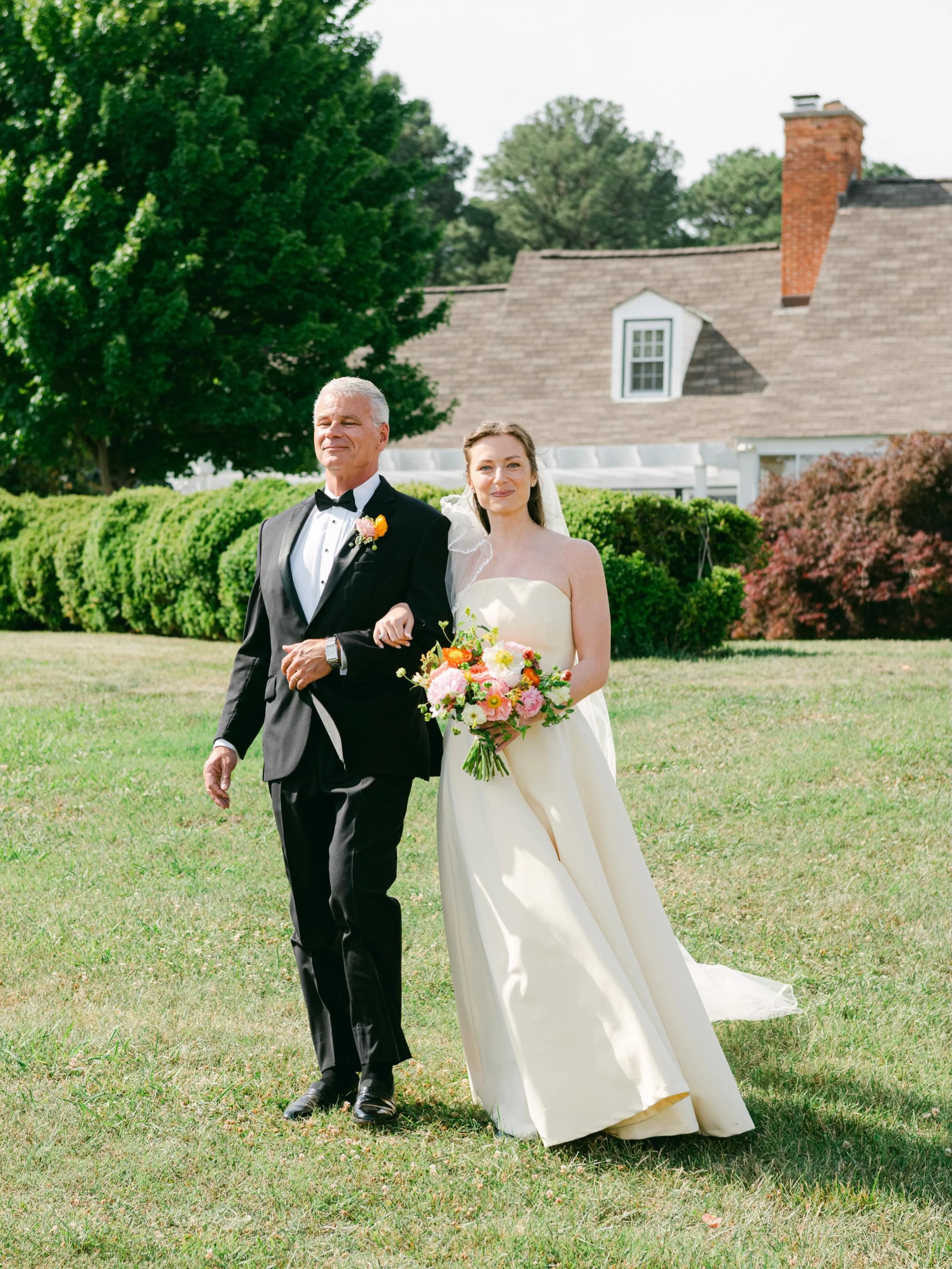💛Lindsey &amp; Christian💛 // Planning &amp; Design: @Baileyweddings @lee_baileyweddings 
Floral: @rosemaryandrust
Photography: @lisablumephoto
Venue: @rousbyhall
Catering: @theclassiccateringpeople
Tent + Rentals: @honeywoodrentals
Linens: @bbjlata