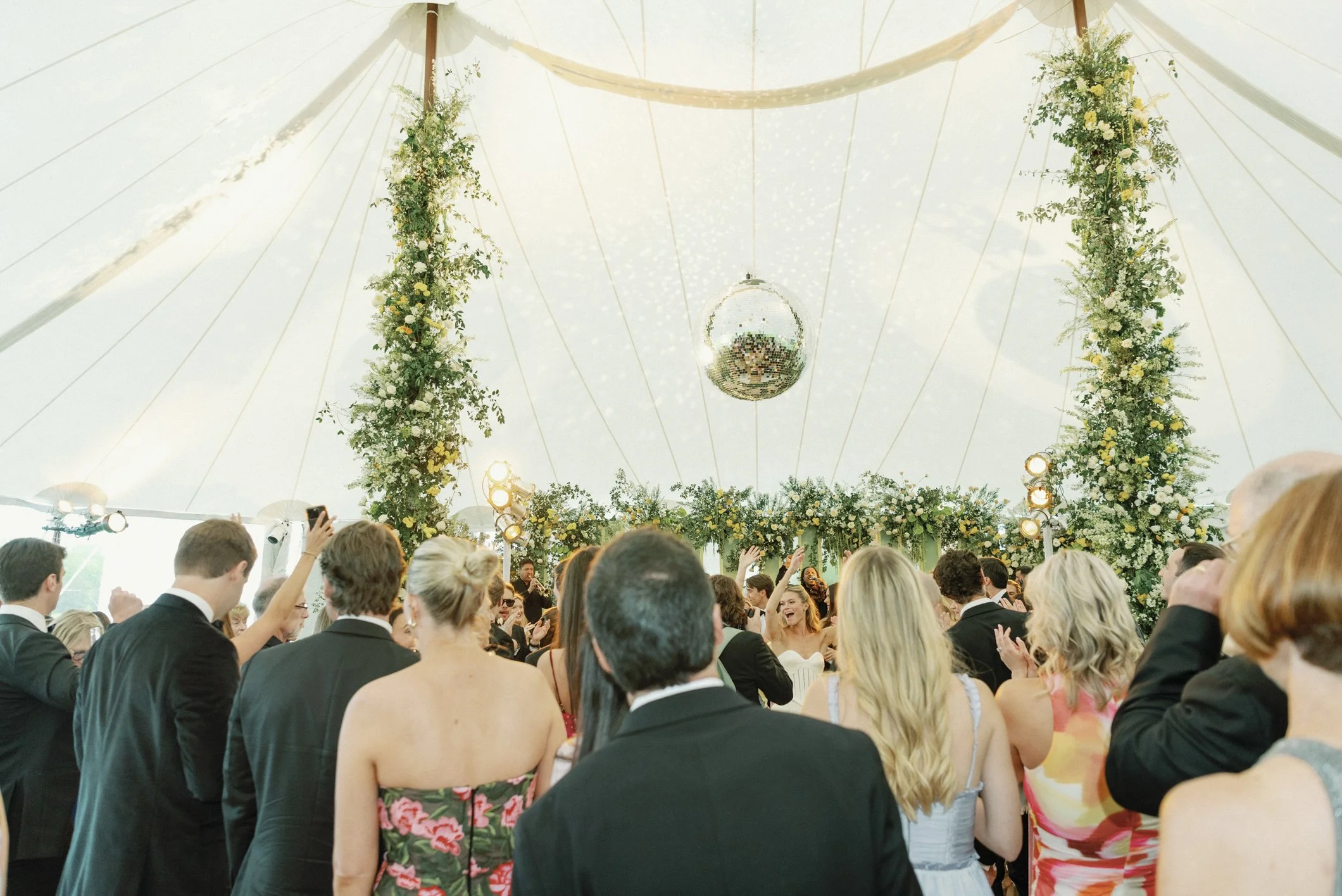 photographers-in-maryland-tented-wedding.jpg