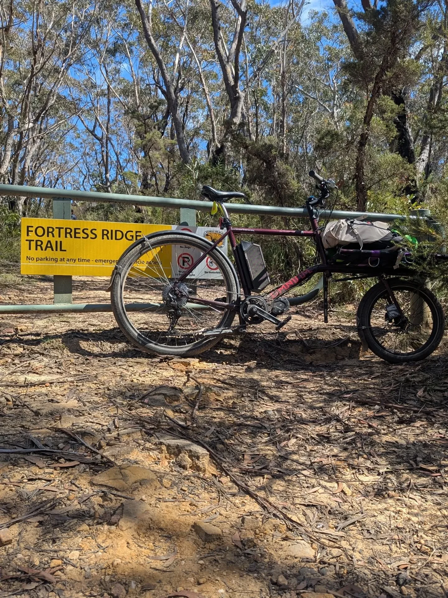 Fortress Ridge today👊 
Went looking for the hidden cave... but the bush got a bit too snakeey 🐍
 Still, nothing beats riding in the Blue Mts!