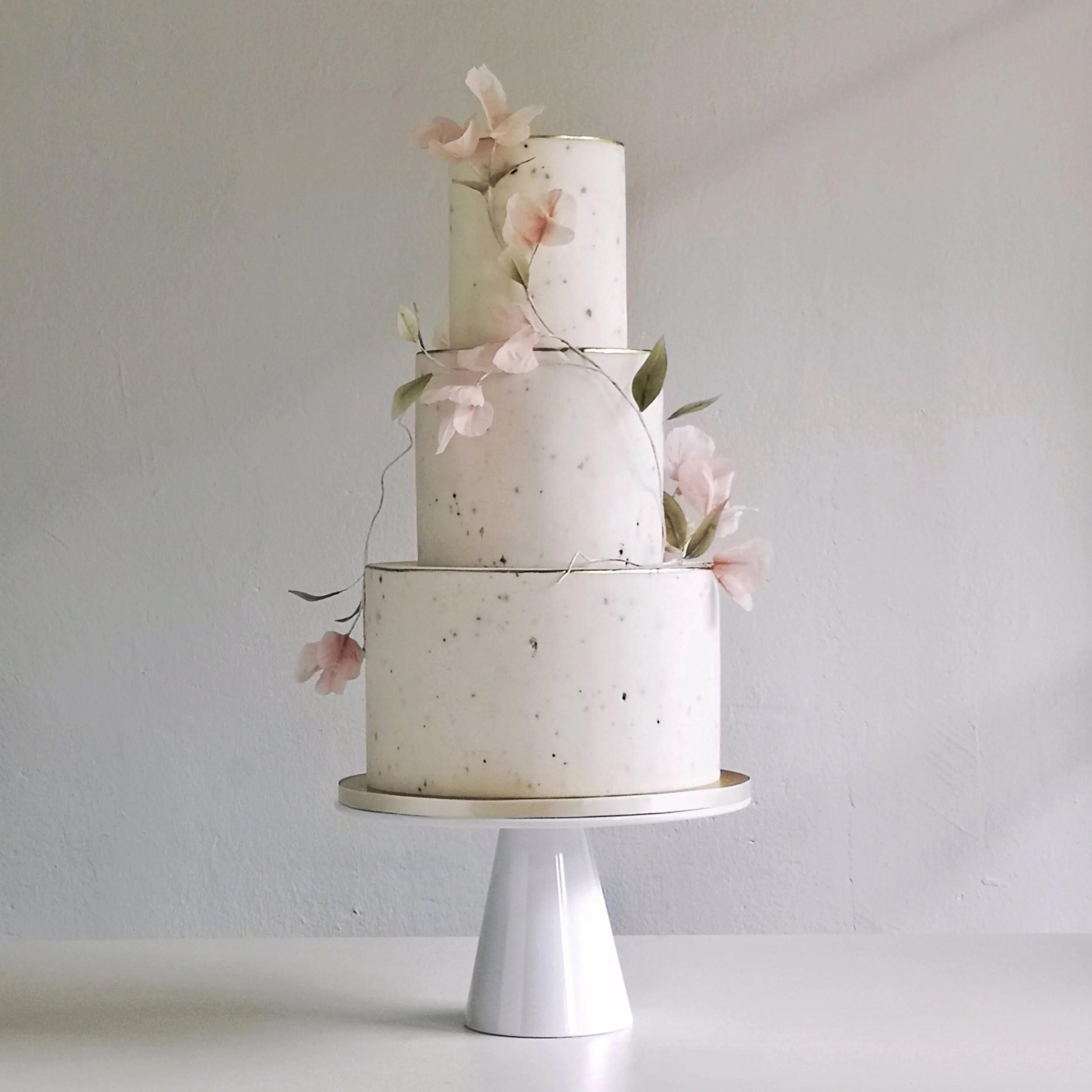 Gorgeous modern wedding cake decorated with handmade sugarflowers by Crummb Cakes, Singapore's top wedding cake vendor.