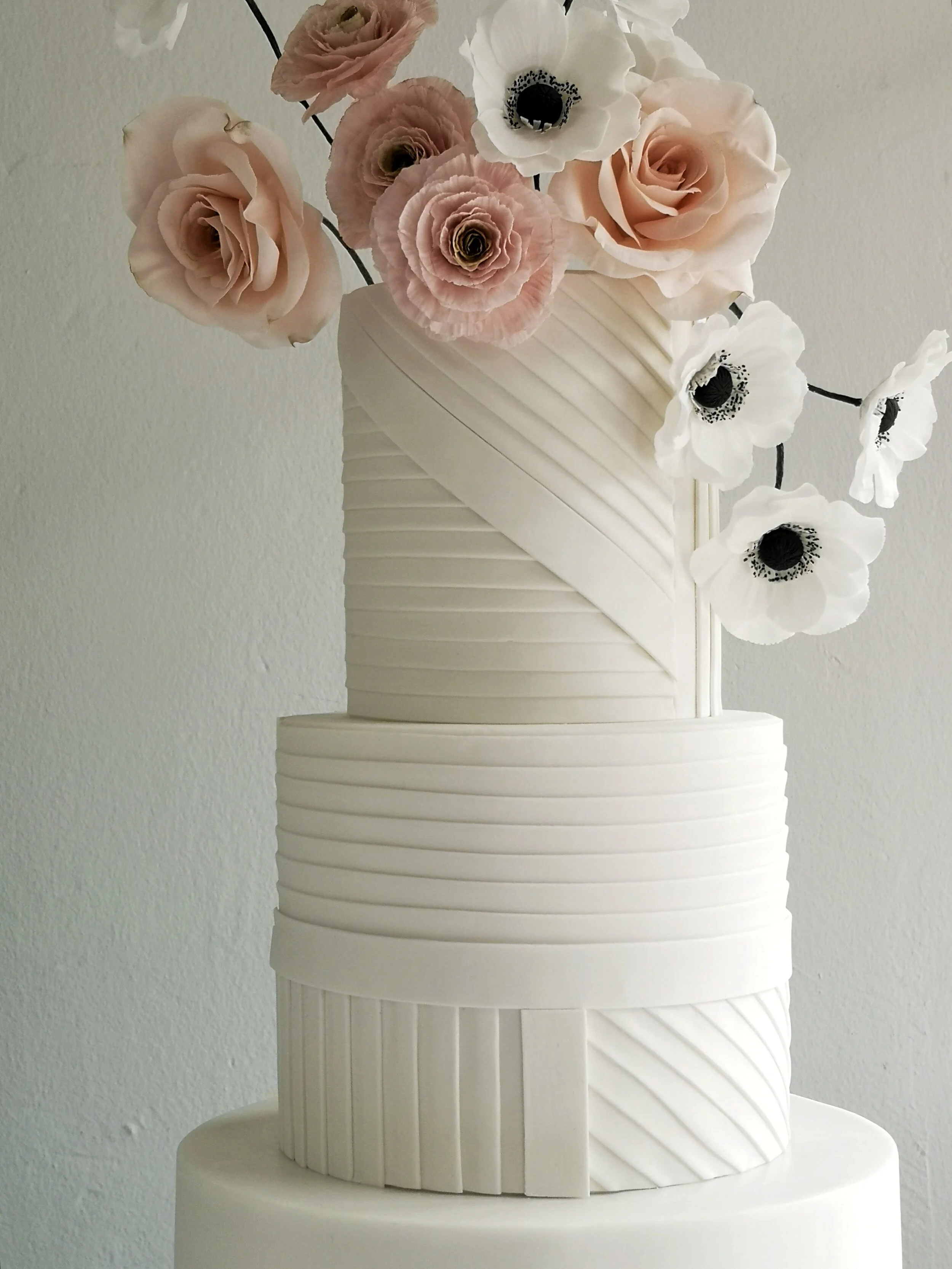 Gorgeous modern wedding cake decorated with handmade sugarflowers by Crummb Cakes, Singapore's top wedding cake vendor.