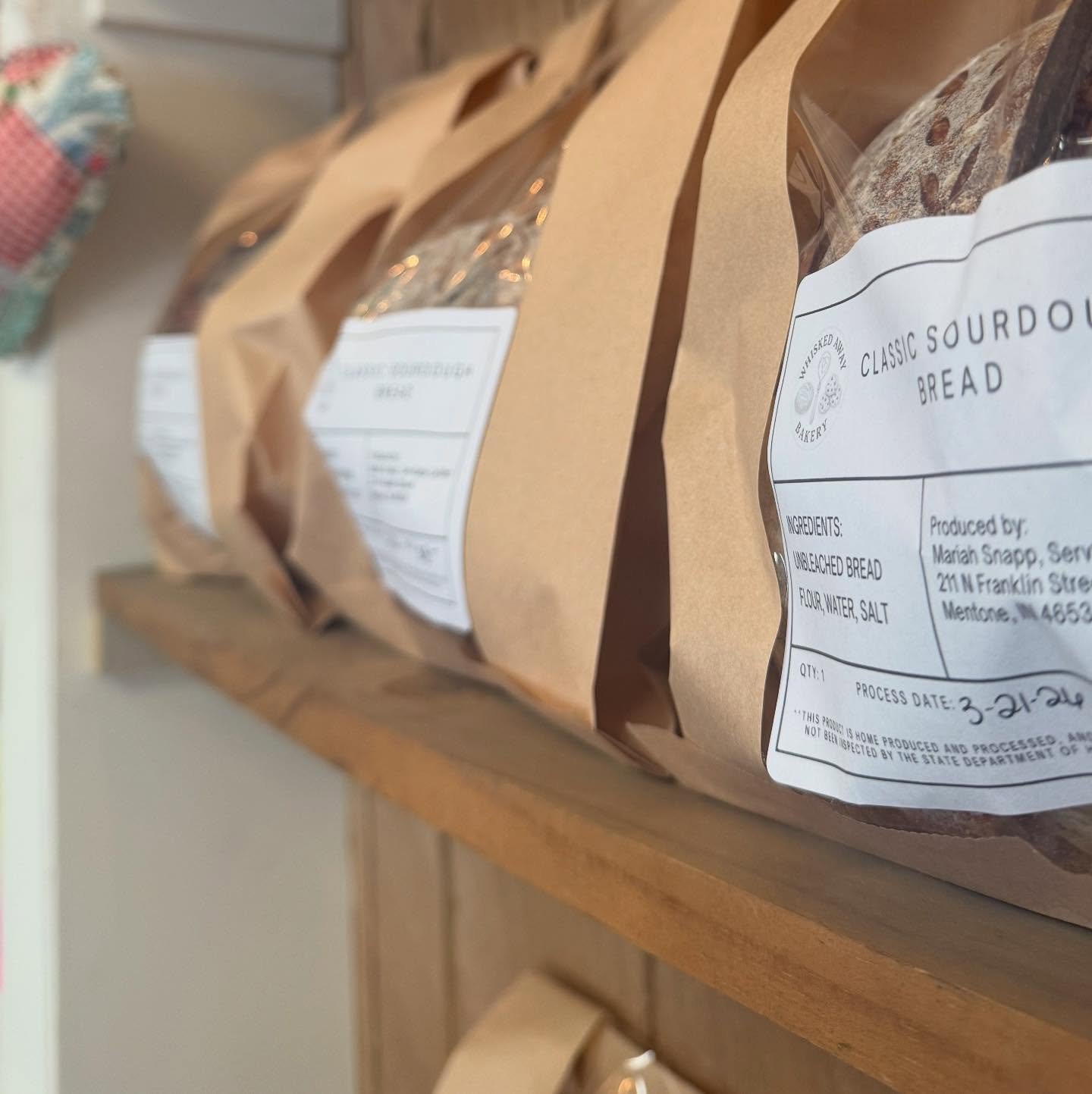 So much bread... So little time. Fresh sourdough in the shop until 4 (closing early for Leininger benefit!) come grab a loaf of two!😉