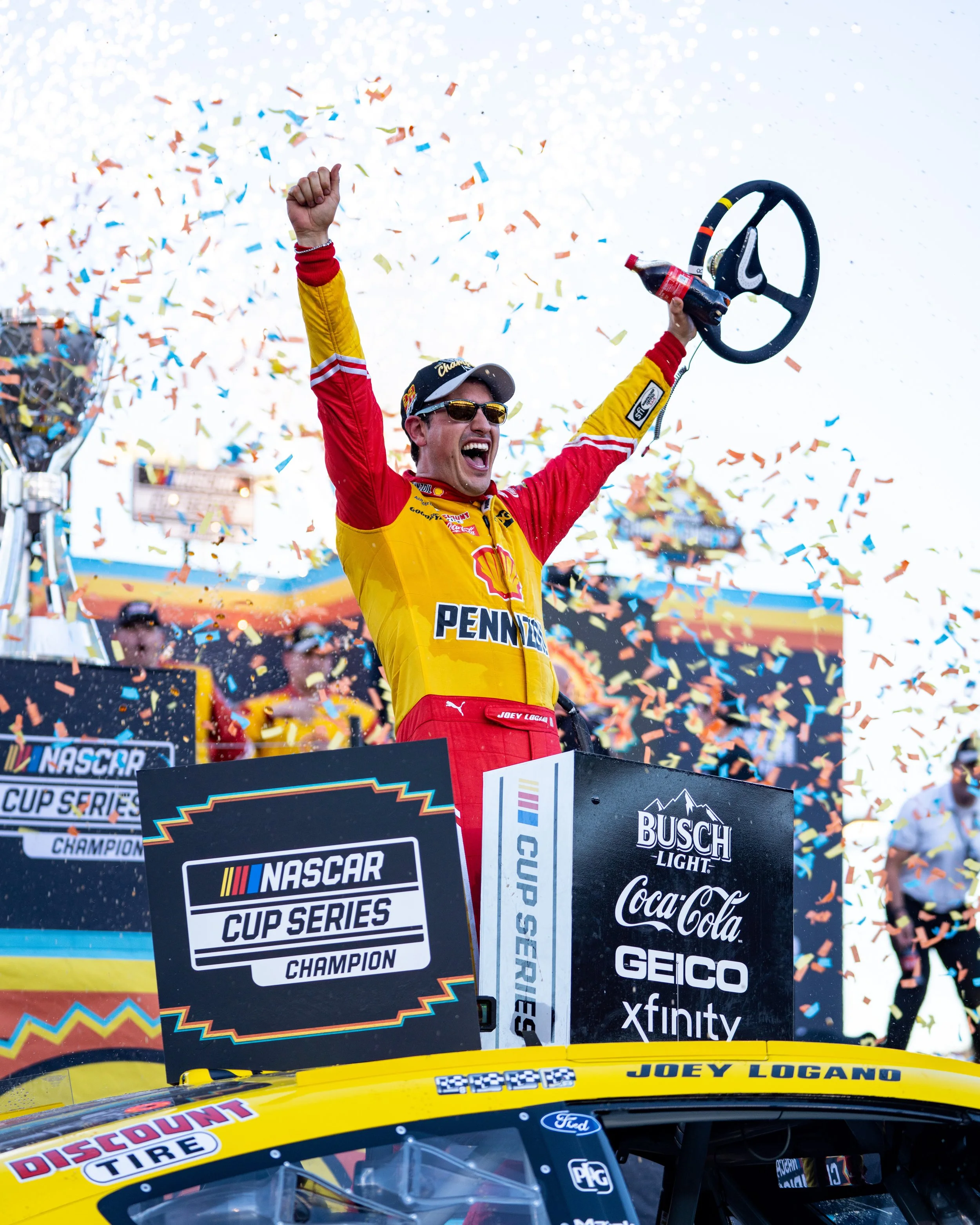 11-06-22_SW_NASCAR_PHX_CUP_LOGANO_CELLY-1.jpg