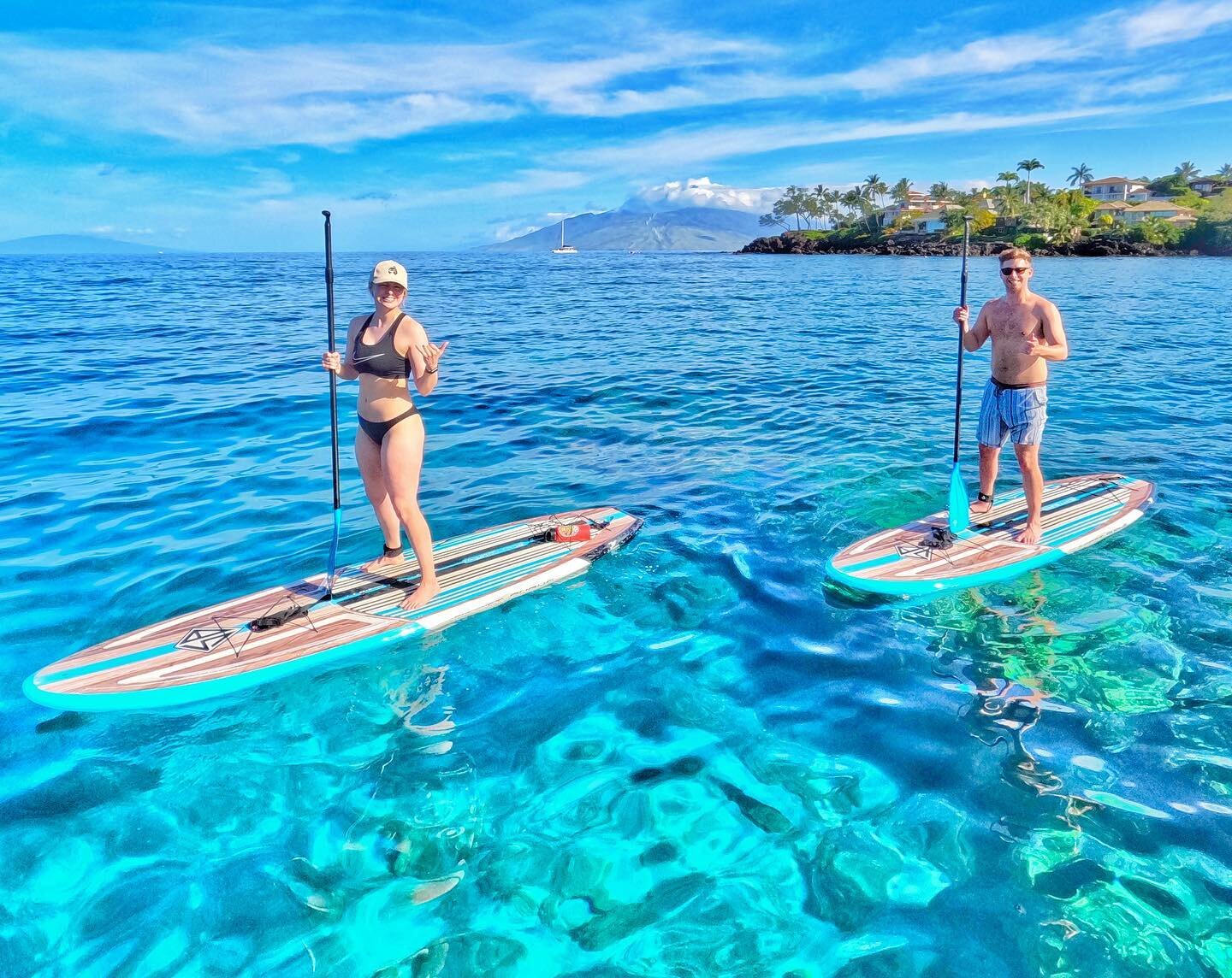 😎 Epic day on the water with Anna &amp; Ryan from the West Coast!! Crystal clear water, turtles playing, and great vibes all around! 💦 

#maui #mauihawaii #hawaii #sup #mauisup #mauivacation #mauitrip #mauitour #mauibeach #wailea #kihei #mauithings