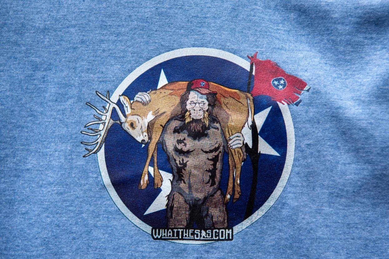 Bigfoot keepin it real&hellip;doing a little #deerhunting during #deerseason of course!  This is the pocket design for the latest Tennessee Bigfoot Hunting shirt on Denim Blue! ⁣
.⁣
.⁣
.⁣
.⁣
.⁣
#archery #archeryhunting #bigbuck #bigbucks #bowhunter #