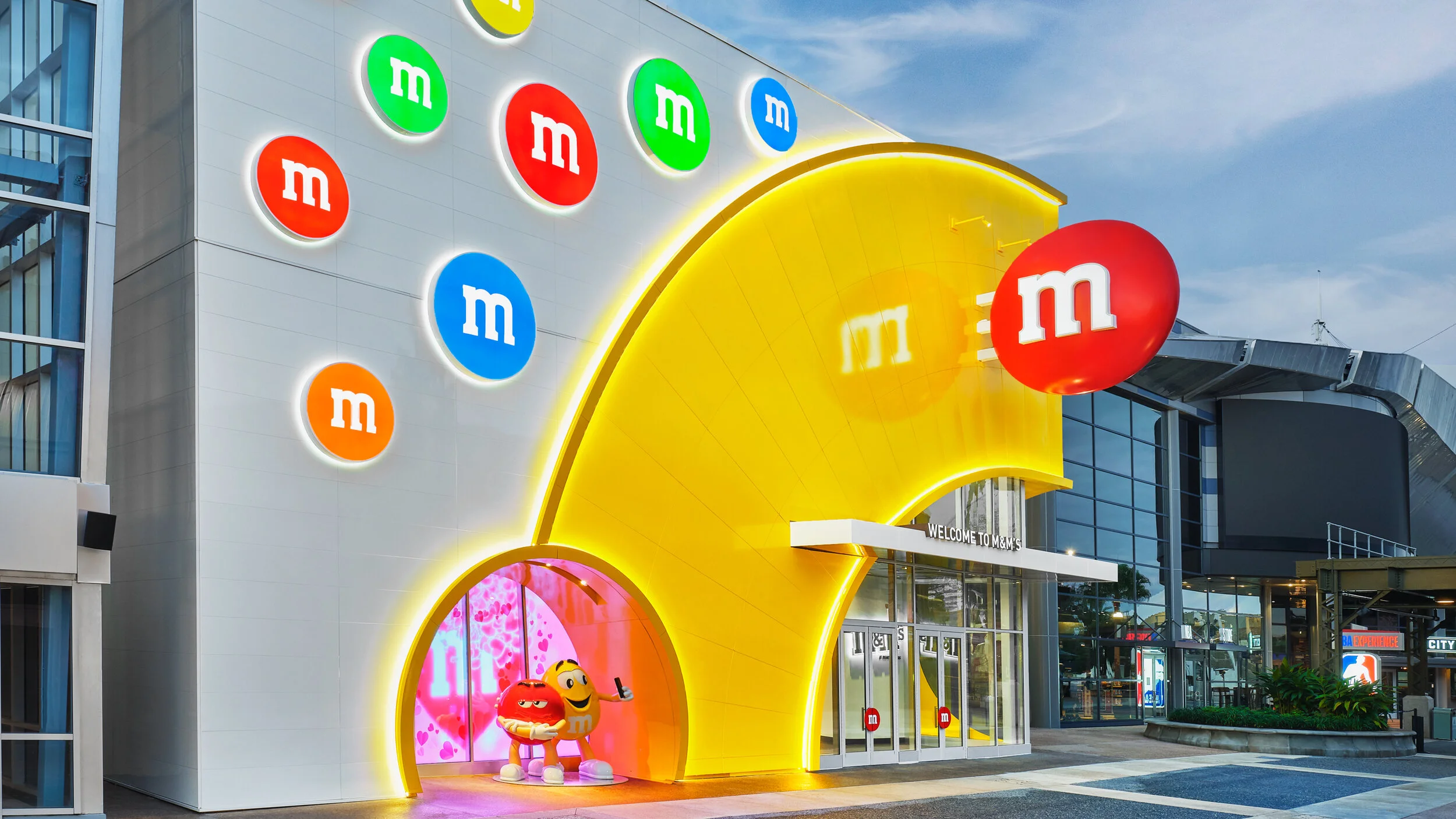 Disney_Springs_M&Ms_0021.jpg