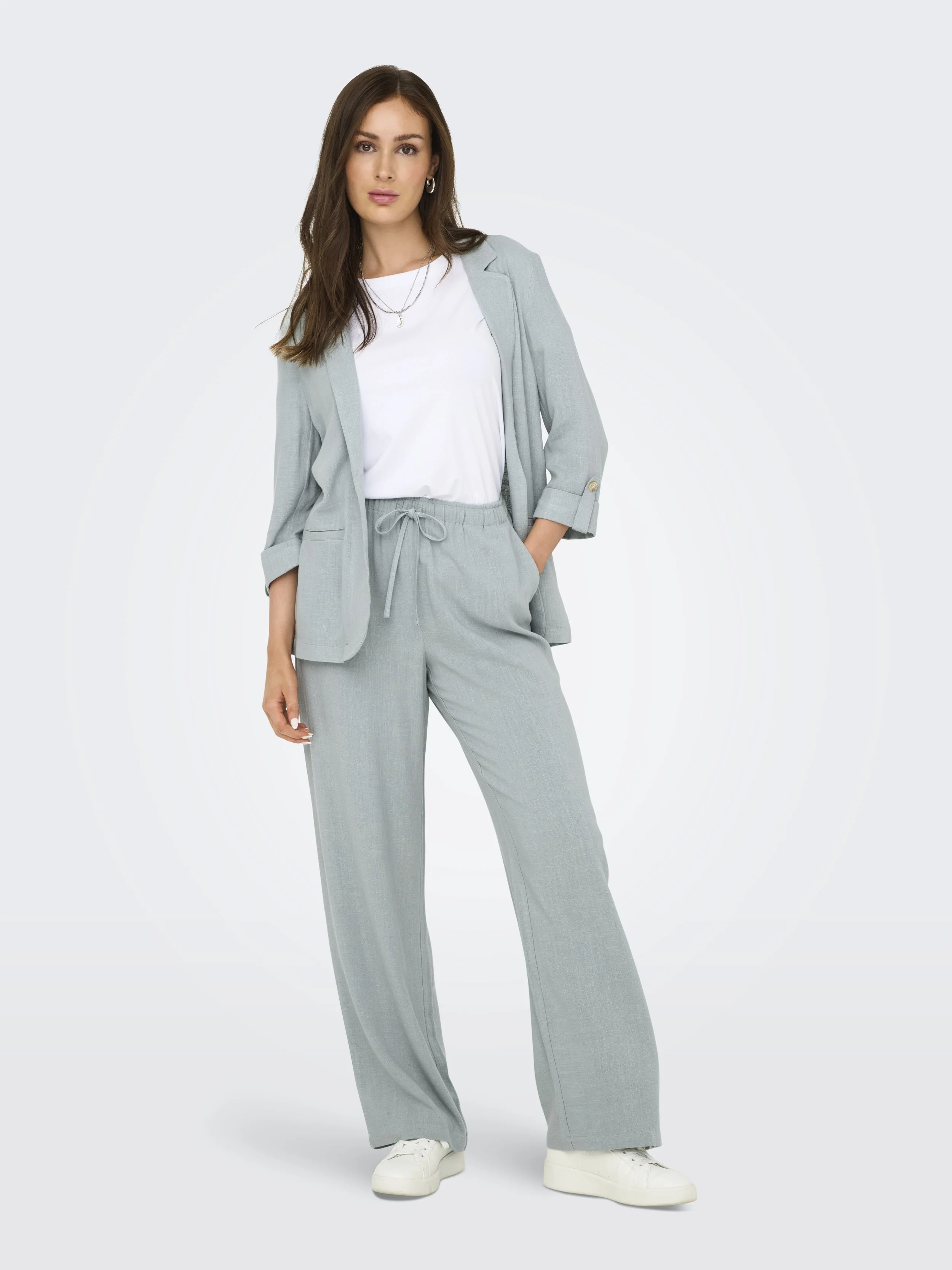 ONLY_SpringSummer2025_4762660_15322263_4.jpg
