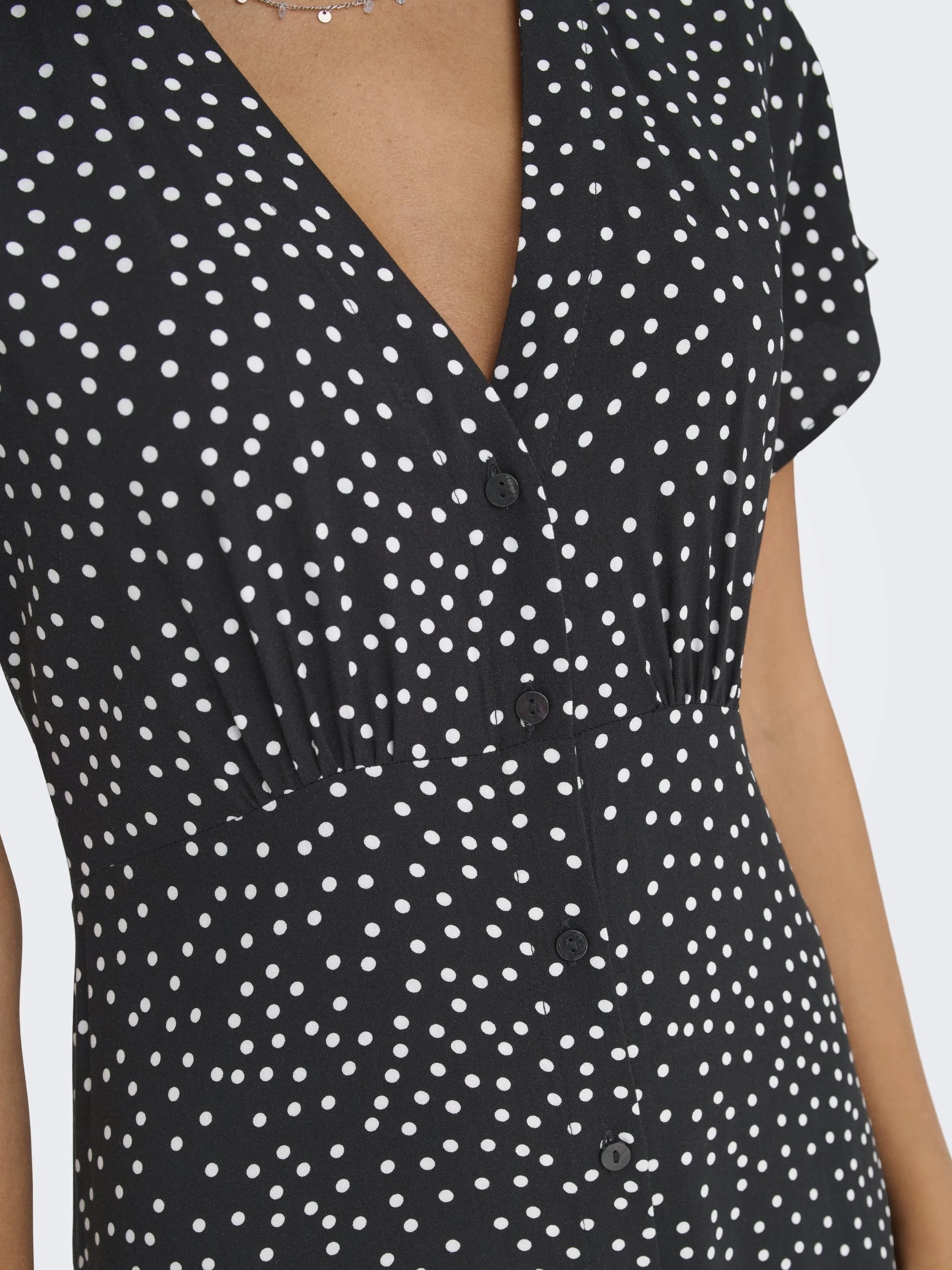 ONLY_Springsummer_4974125_15317842_2.jpg