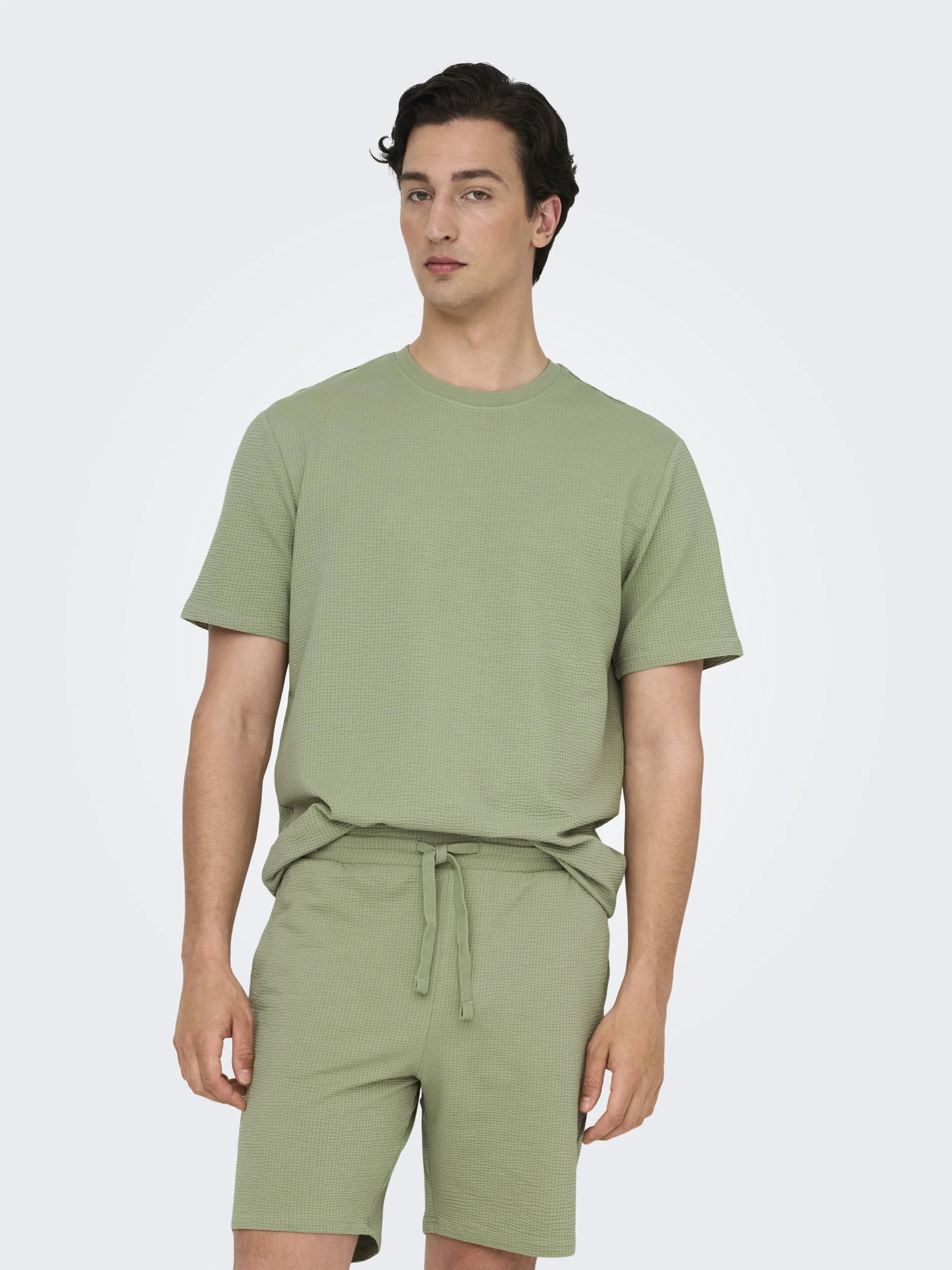 Shirt
24,99 €
Shorts
29,99 €