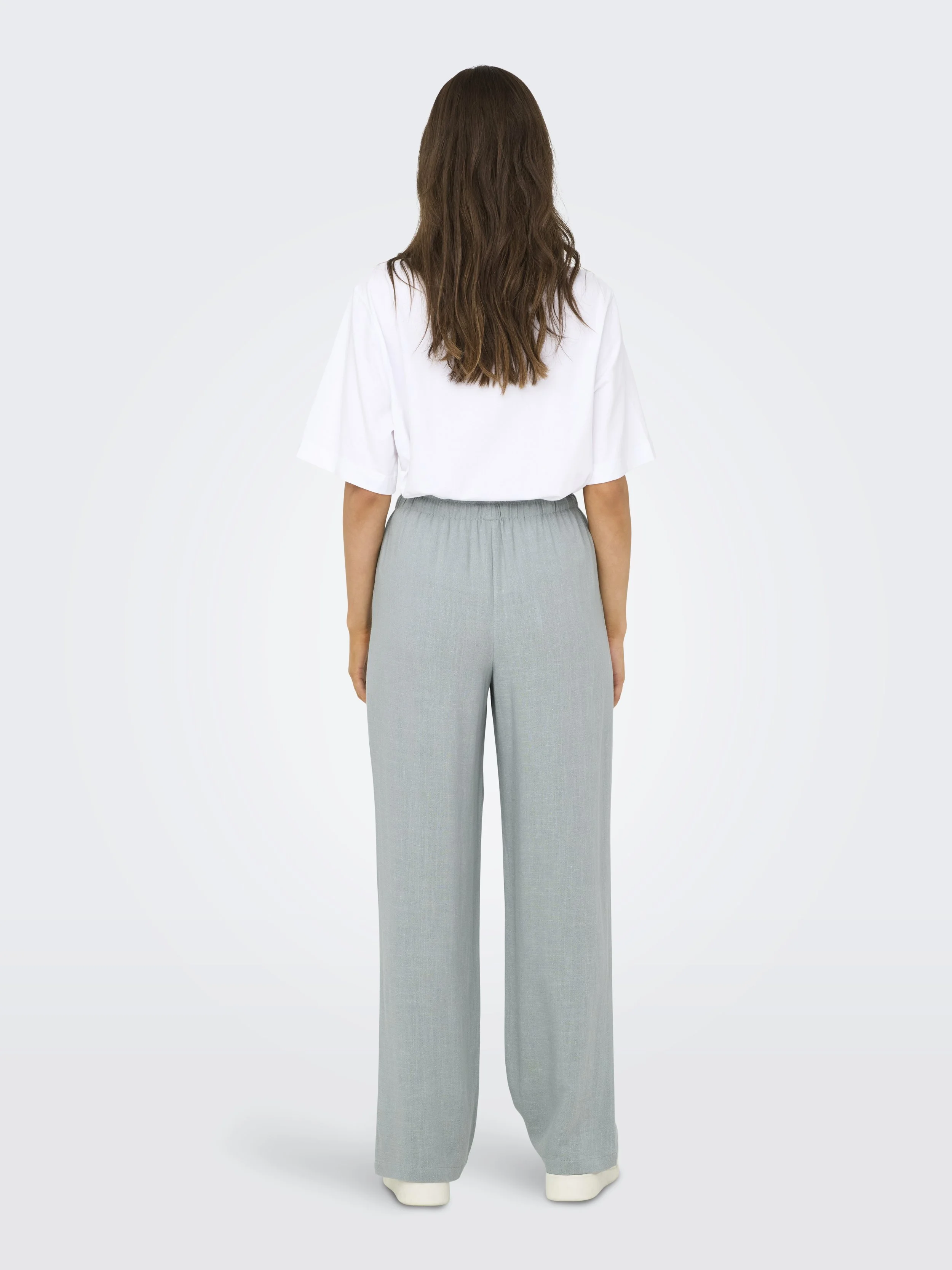ONLY_SpringSummer2025_4762660_15322263_3.jpg
