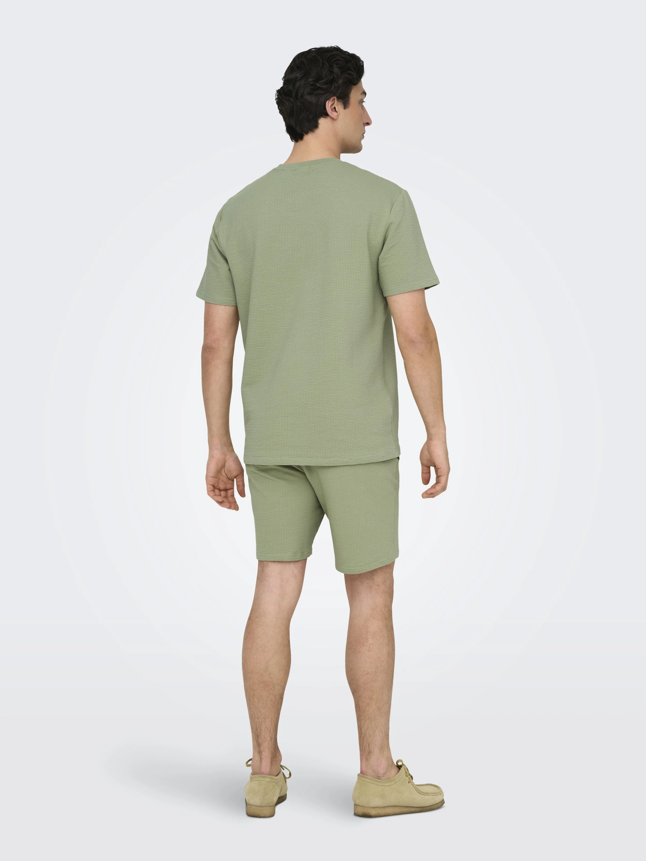 Shirt
24,99 €
Shorts
29,99 €