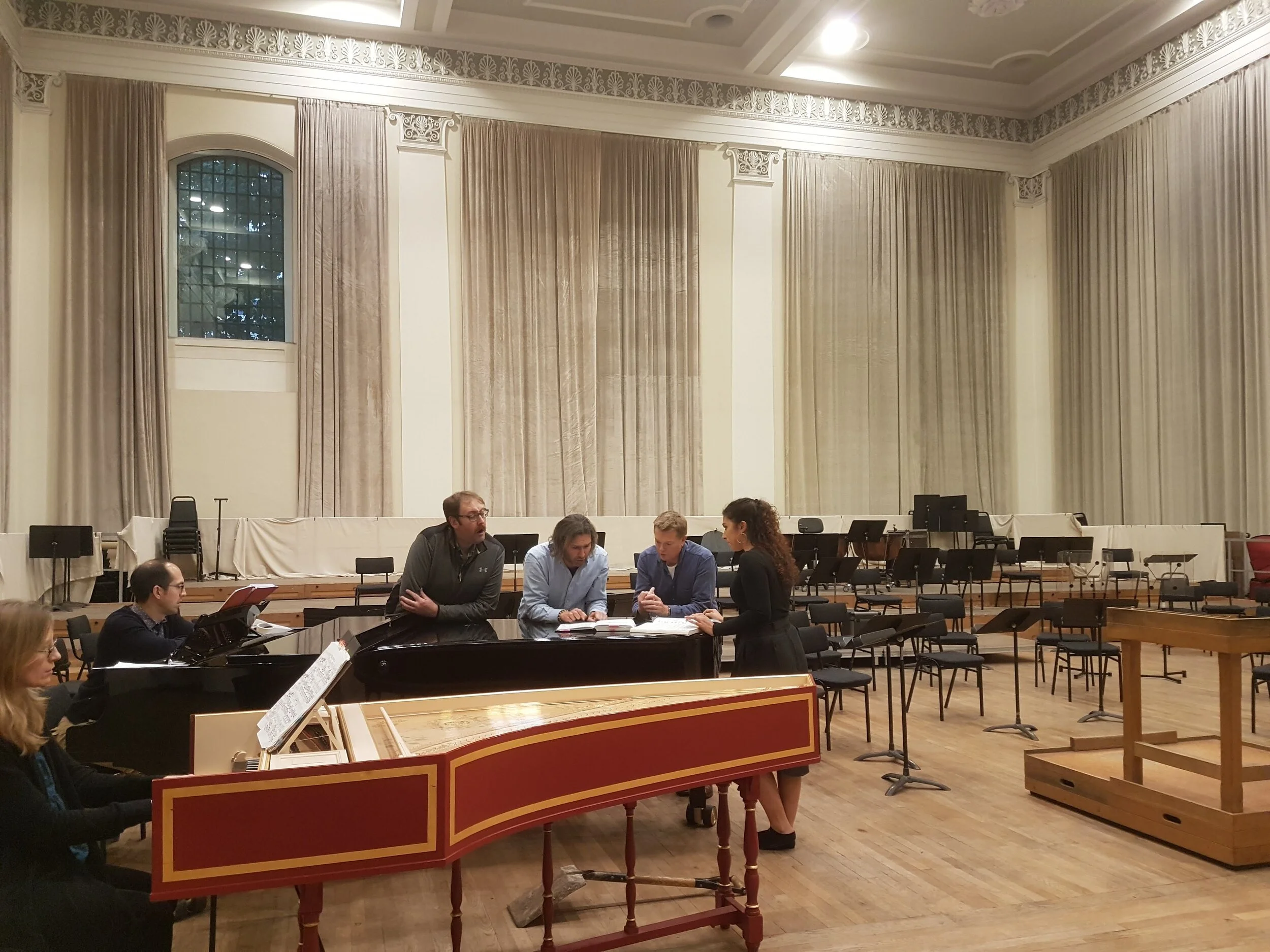 Vladimir Jurowski in rehearsal with Mathew Rose (Nick Shadow), Toby Spence (Tom Rakewell) and Sophia Burgos (Anne), with assistant conductor, Tim Murray, and repetiteur, Helen Collyer.