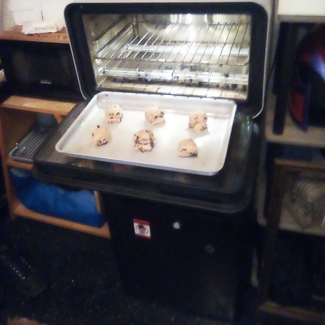 Adore having my kitchen equipped w/ my June intelligent oven! I baked cookies for the staff every morning I worked there. @june Missing them. I made this chocolate chip batch extra gooey this evening. 
🍪🍫

📱👨🏼&zwj;🍳

🫠