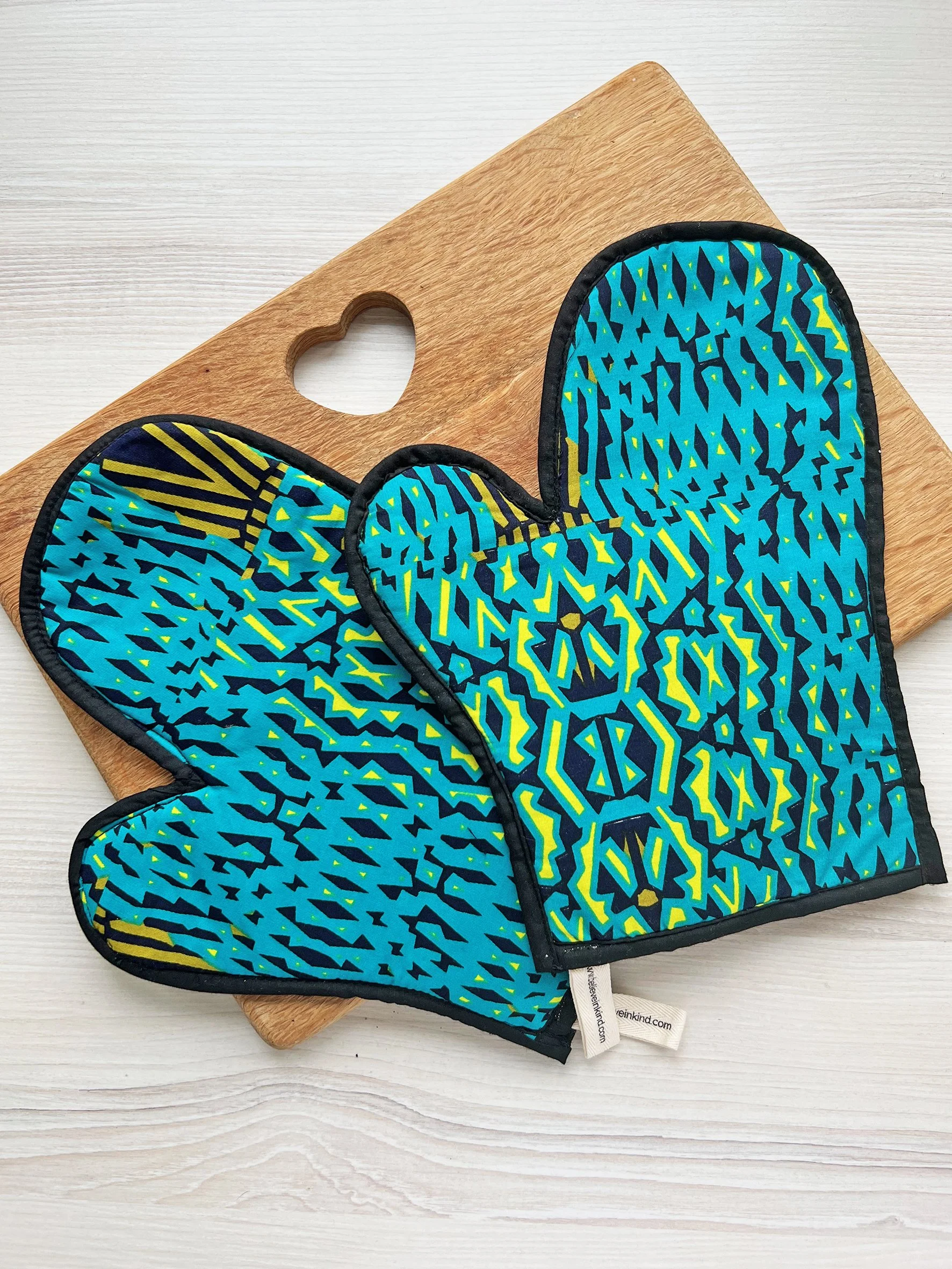 BIK oven glove blue green.jpg