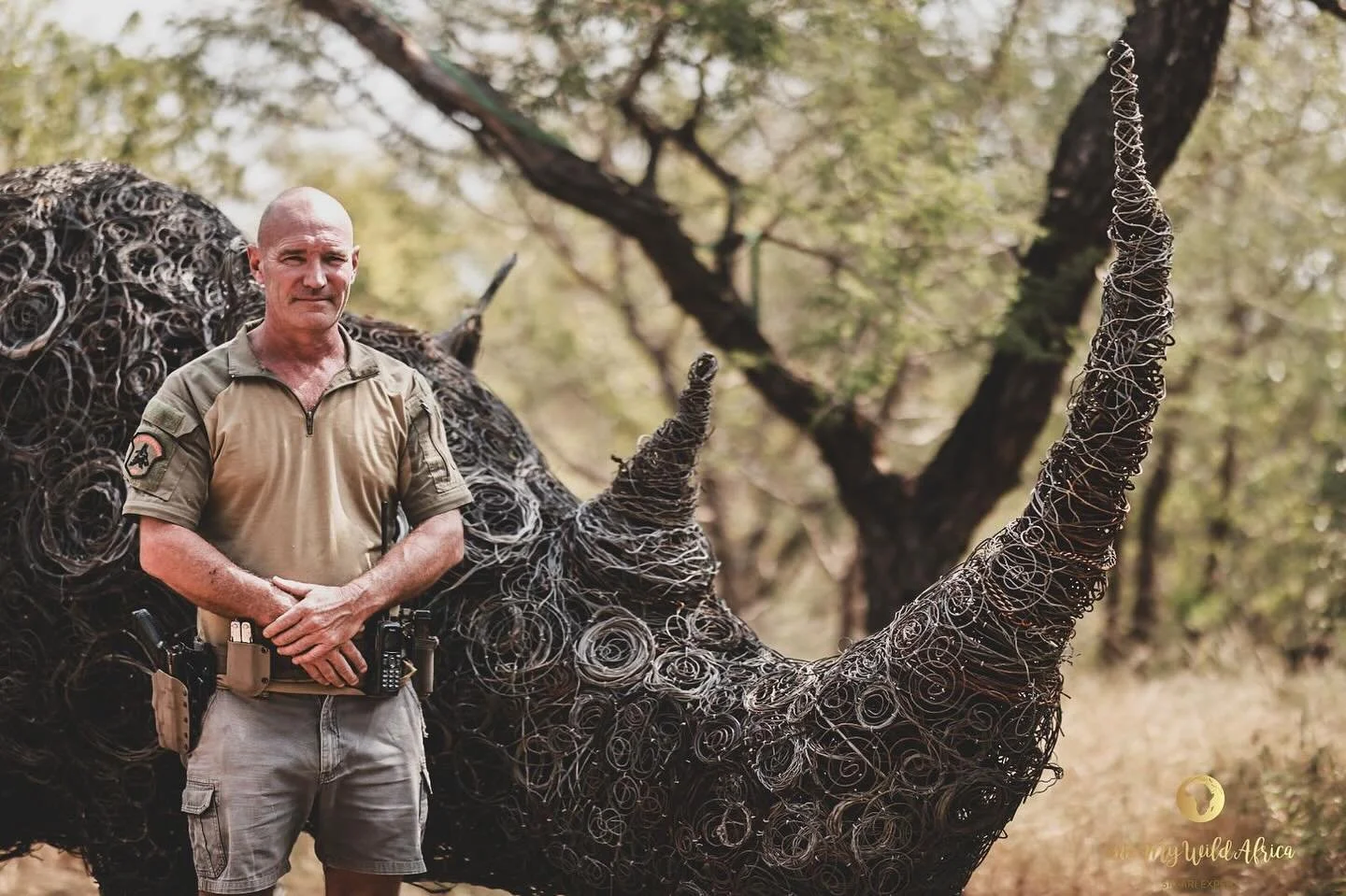 Creating conservation art from confiscated snares &mdash; crafted by a rangers who protect the very wildlife this work helps defend.

Image: @douda_bis 🙏