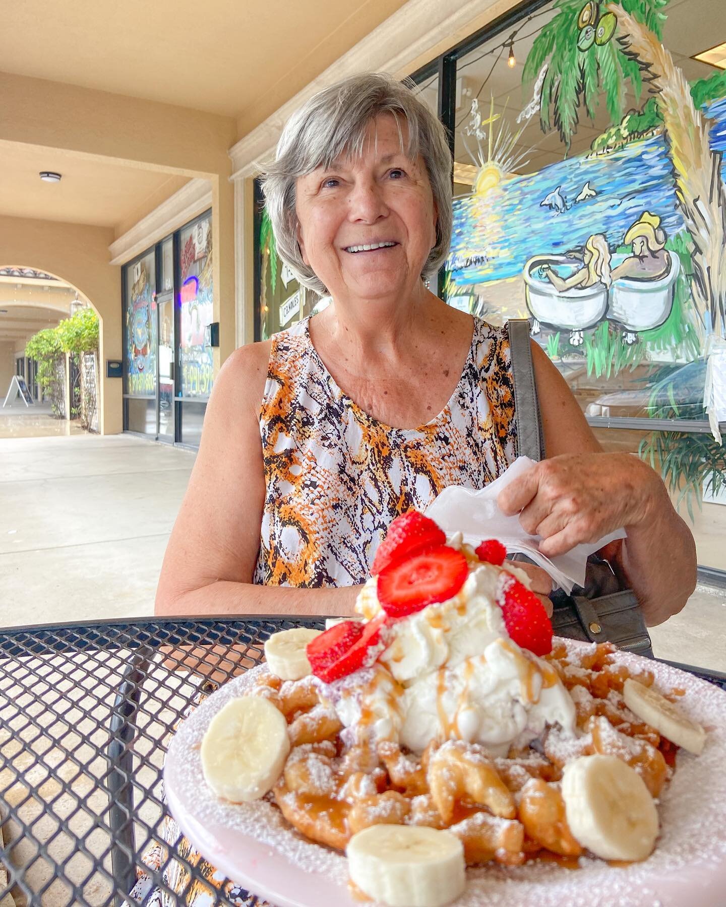 There&rsquo;s nothing better than a funnel cake topped with ice cream and fresh strawberries in the summer!! ☀️🍓