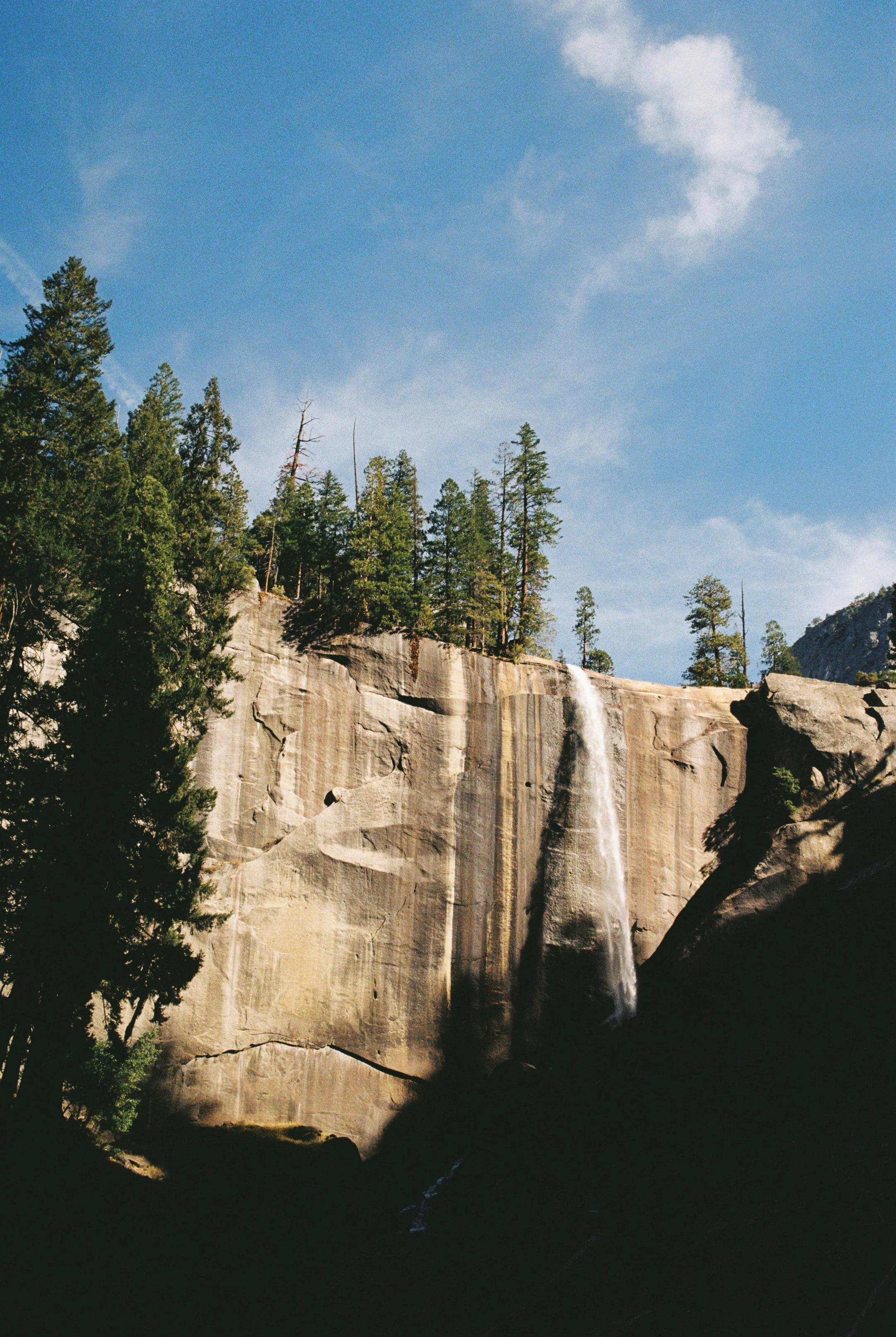 Yosemite_Waterfall.jpg