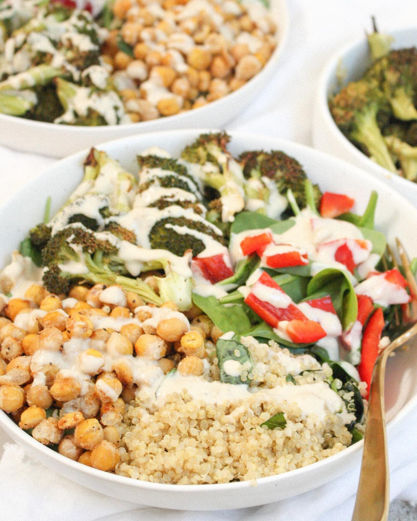 Healthy chickpea broccoli bowls with lemon tahini dressing!!

These nourish bowls are full of so many good flavours and are the perfect lunch or dinner! I makes some lemon basil quinoa but if you don&rsquo;t have time you can always do regular quinoa