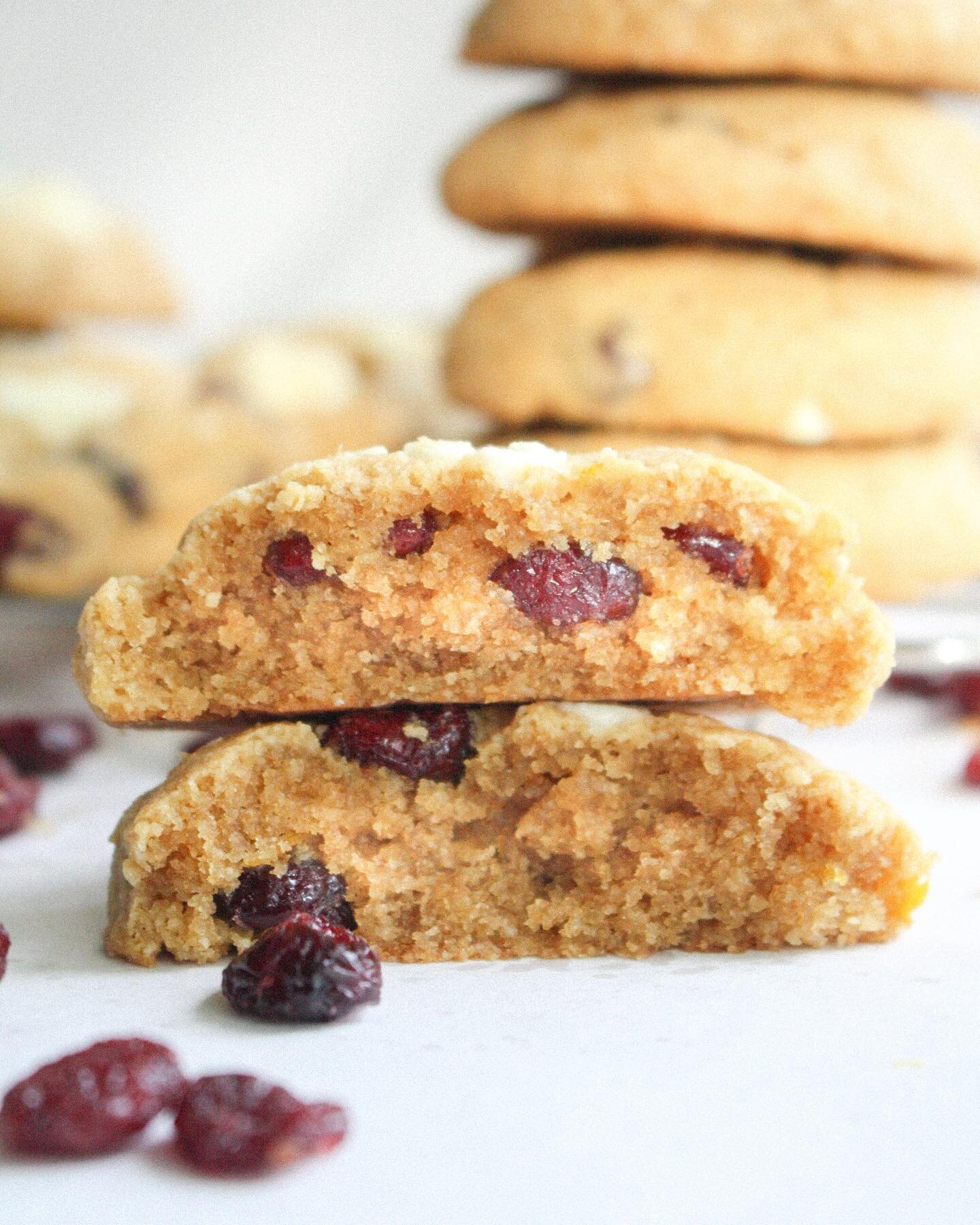 Healthy cranberry white chocolate cookies!!

Wow oh wow these cookies are good!! I added in some orange zest to these cookies, which tastes so so good with the cranberries! These cookies are also so soft and melt in your mouth. 

Recipe:
Makes 10-12 