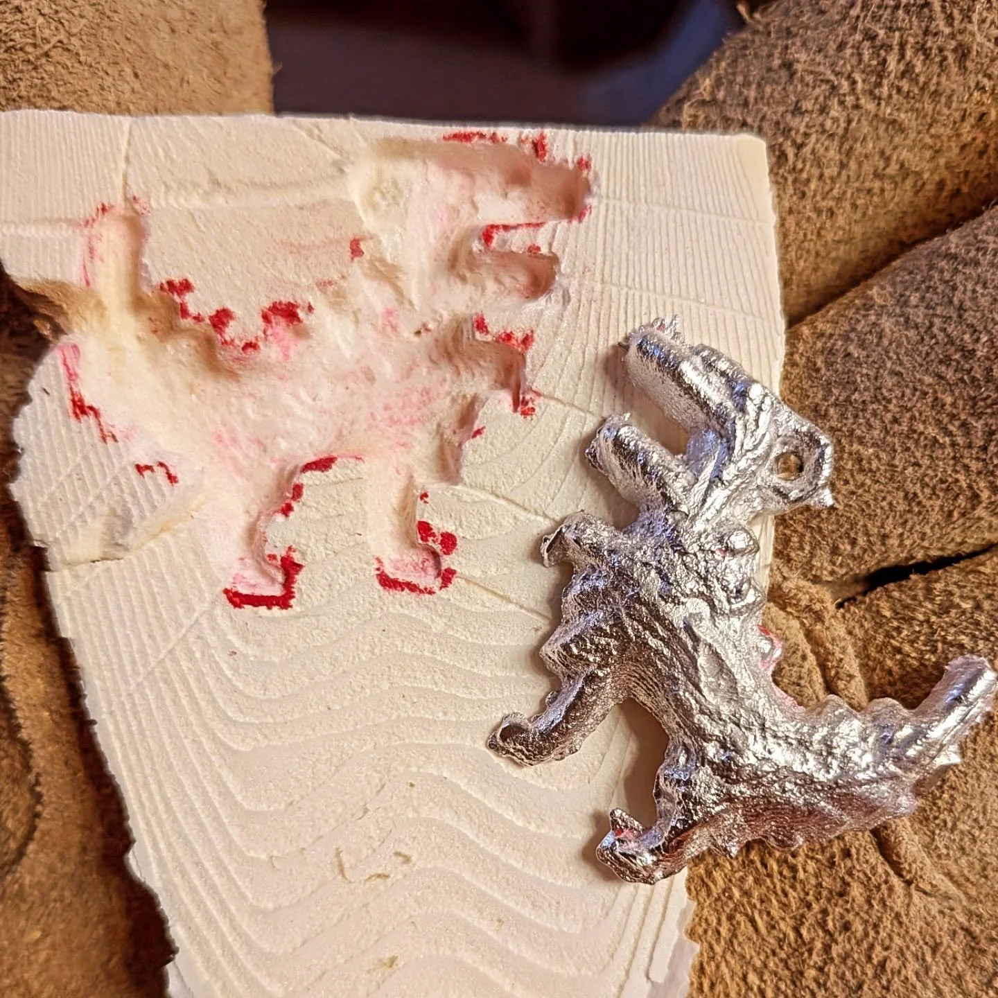 What a fun engagement workshop yesterday at Croatian Hall! We did lead-free pewter cuttlebone casting and I felt like the work was notably top notch for beginners! Thank you to the South Saint Paul Arts Council for having me back! 

Also! A note to r