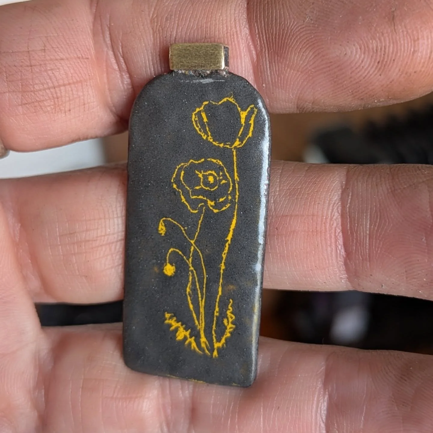 Little #studiosunday update, trying some newer enamel techniques on some of the copper I prepped earlier this week. 

#pmworkshop #enameloncopper #enamelexploration #ilovemyjob❤️