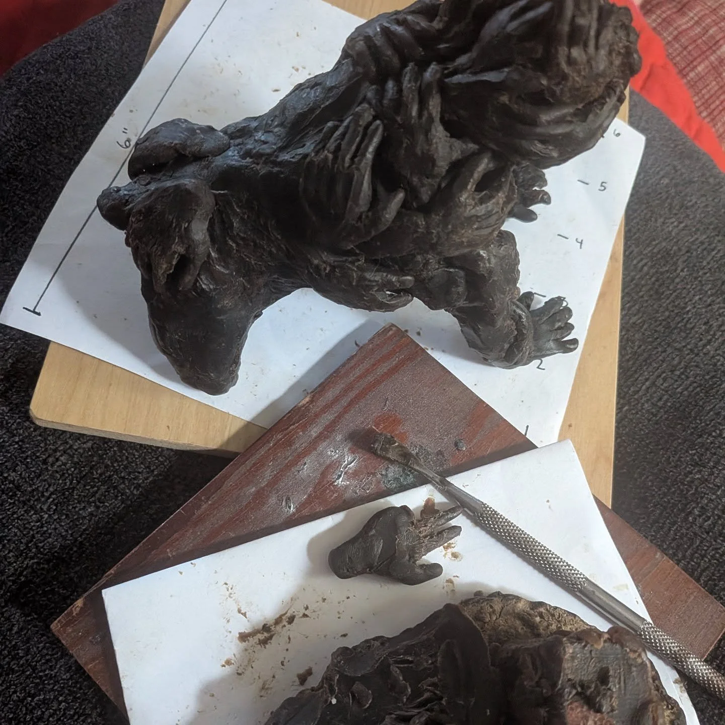 Spending my spare moments this weekend to get a custom bronze wax pattern ready to mold. This project is turning out to be really fun! 

#pmworkshop #bronzecasting #bulldogart #lostwaxcasting #ilovemyjob❤️