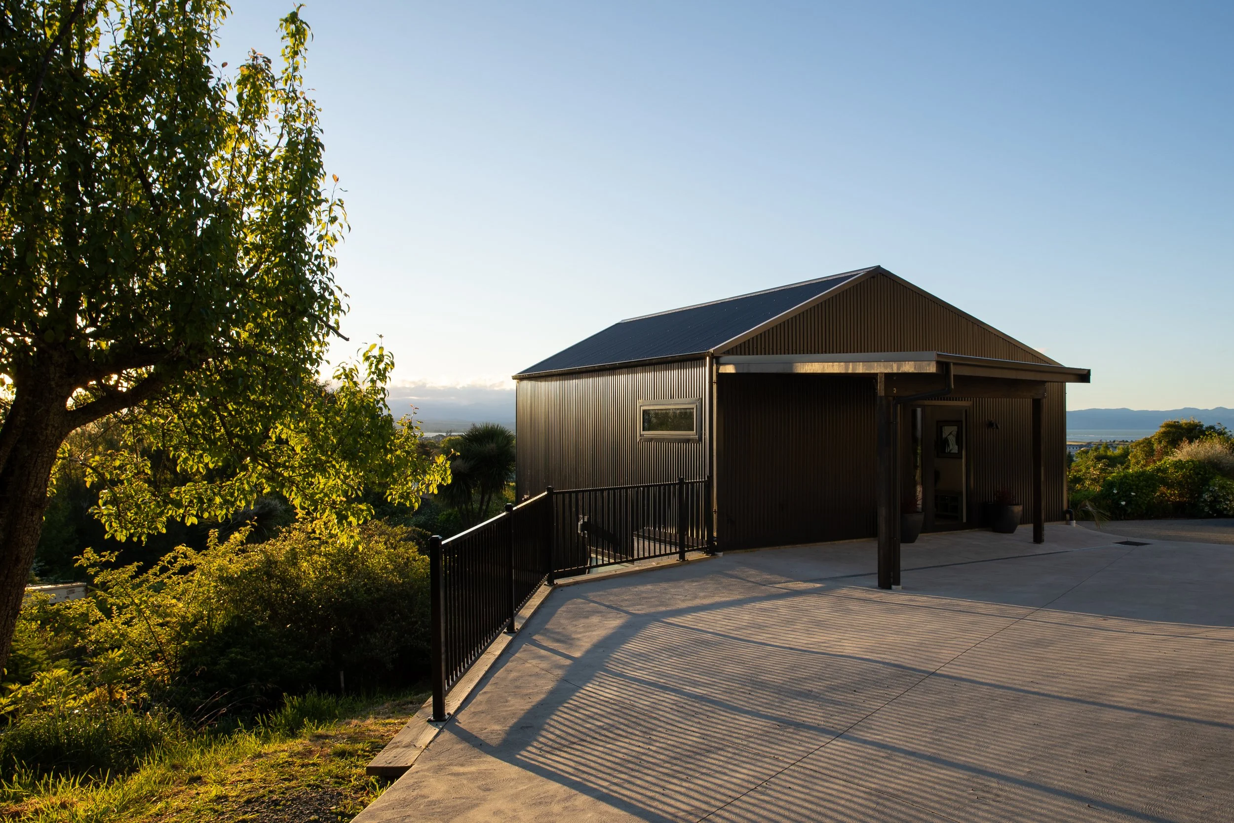 Arapiki Road House Driveway