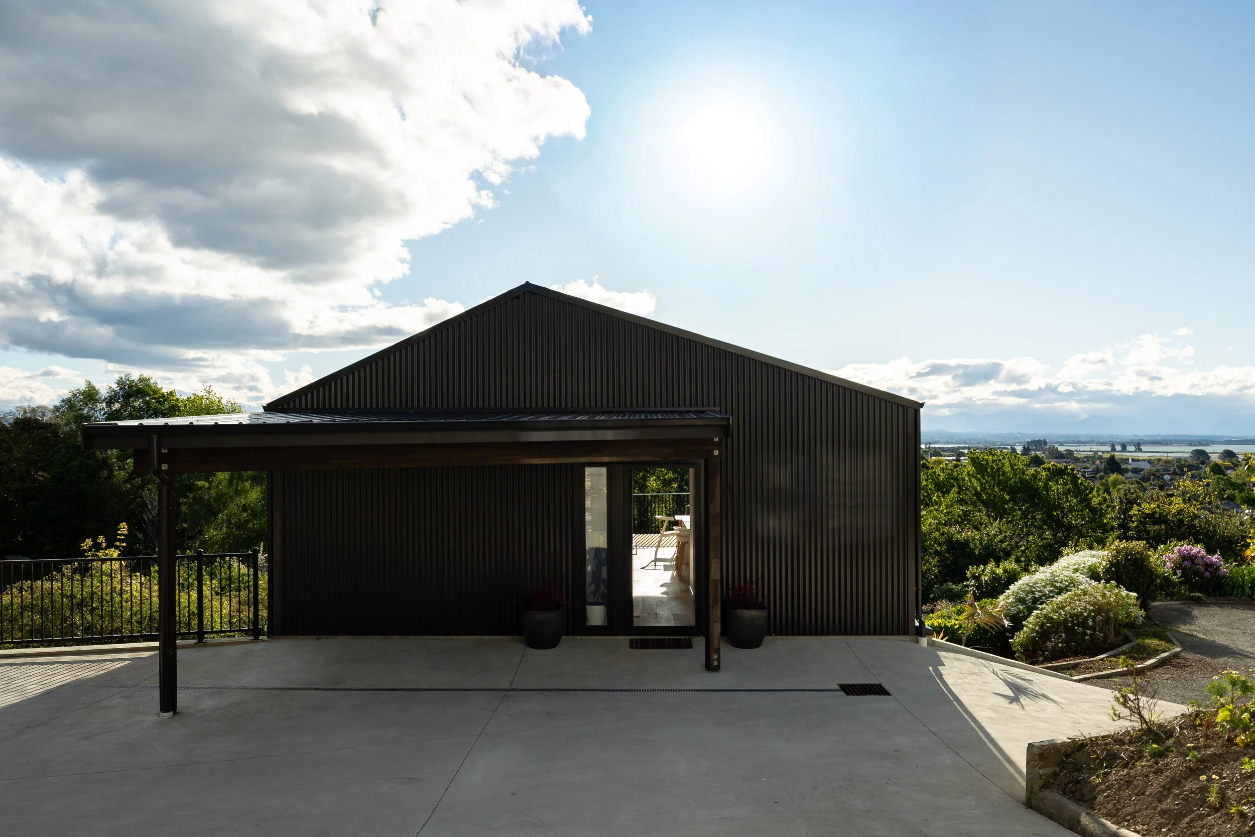 Arapiki Road House Garage