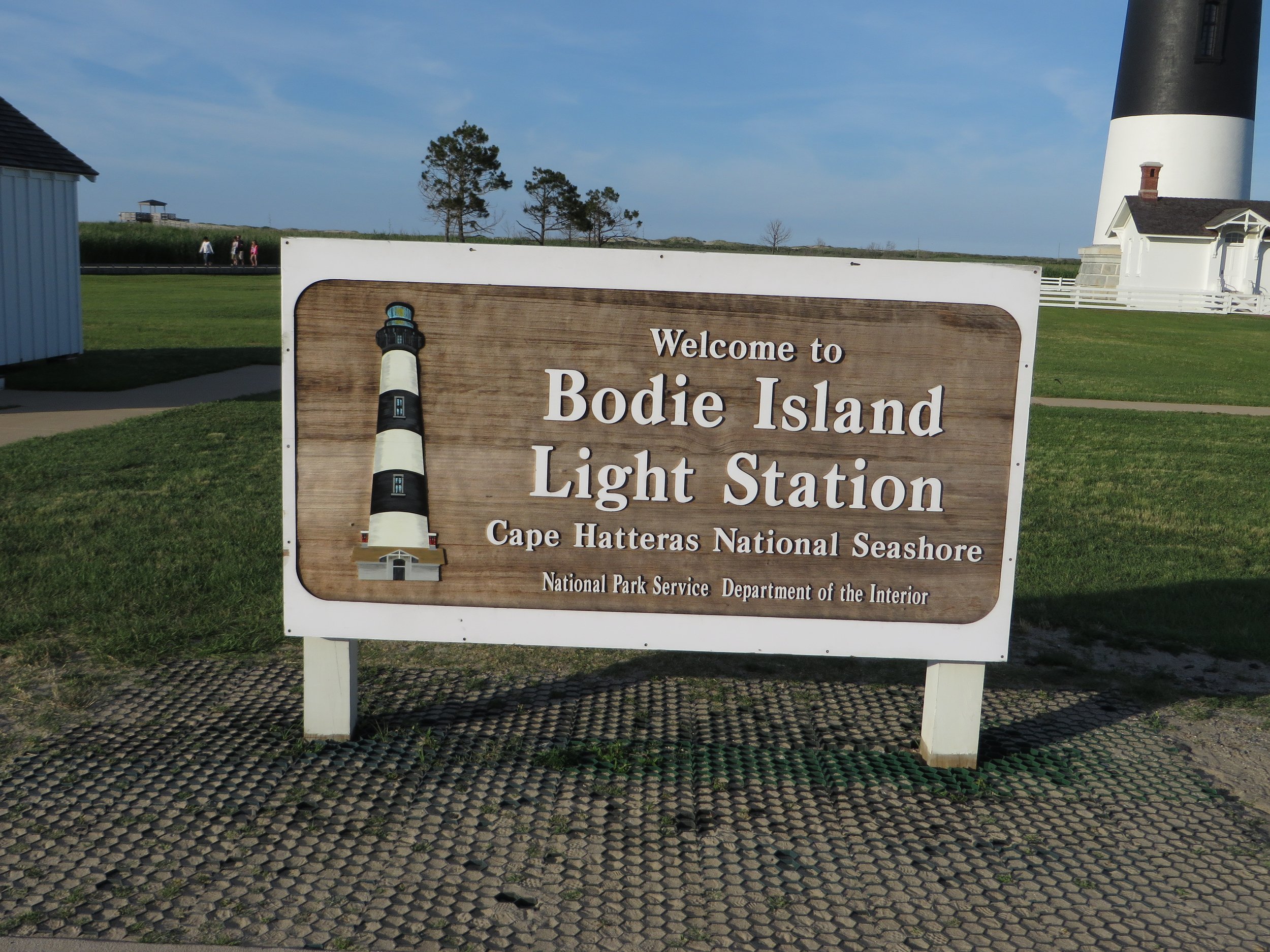Bodie_Island_Lighthouse,_Cape_Hatteras_National_Seashore,_Outer_Banks,_North_Carolina_(14433116095).jpeg