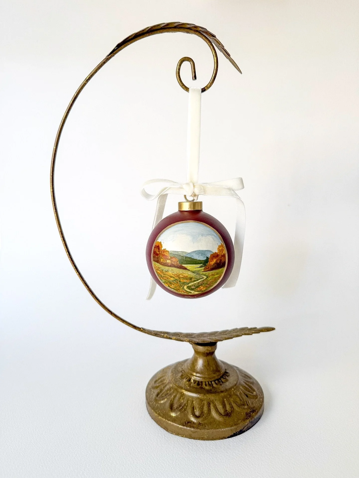 ✨ ORNAMENT GIVEAWAY! ✨
A cozy collection of hand-painted landscape ornaments are dropping THIS Thursday, and before they launch, I want to gift one to you! 💛

To enter:
1️⃣ Follow @JuliaWhitworthArt
2️⃣ Share this post to your story 
(screenshot and