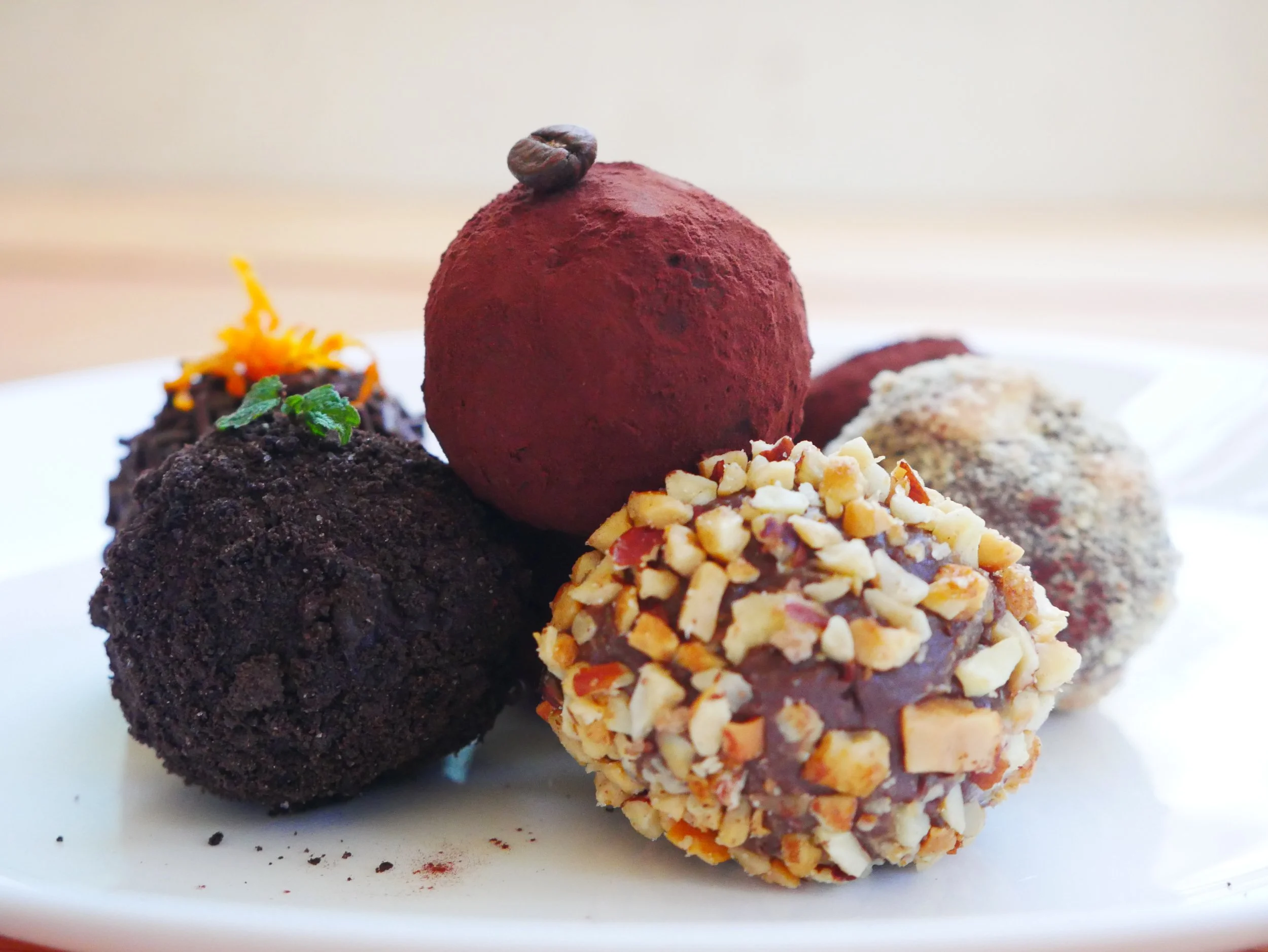 DELUXE CHOCOLATE TRUFFLE MAKING KIT — Create Yourself