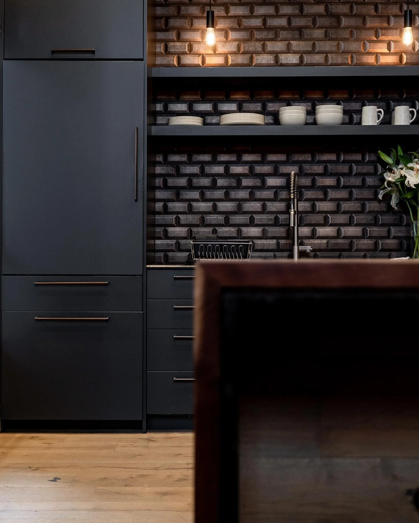 My type of kitchen! Who else loves the black?