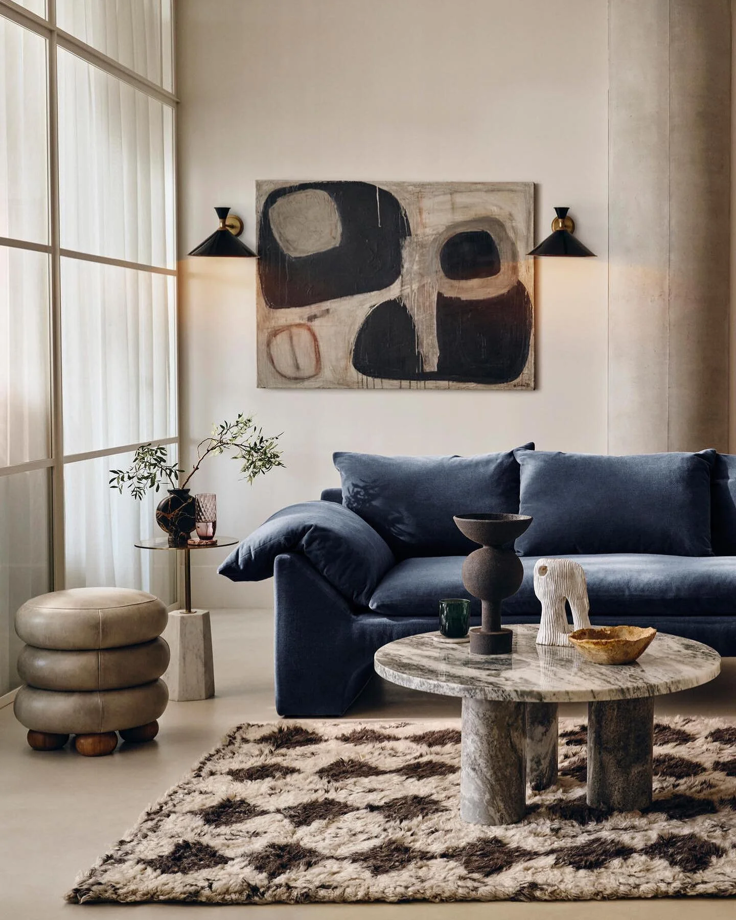 A cozy moment. #ADSinspo
. . .
#interiordesign #architecture #interior #styleinspo #abstractart #rug #interiorstyling #interiordecor #interioraccessories #plasterart #stylist #architecturephotography #interiorinspo #custommade #furniture #furniturede