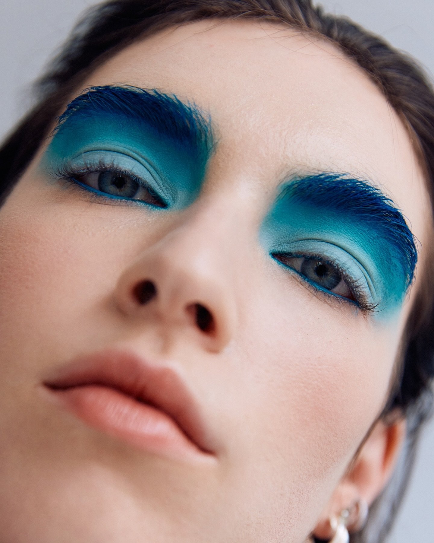 Something BLUE 

Feel more and more confident in my signature makeup style.
Its ok to say, no that is not my style when you are given a moodboard. Makes life easier.

Shot at the muah portfolio day @kinselstudio 
Beauty photography by @mathiashannes 