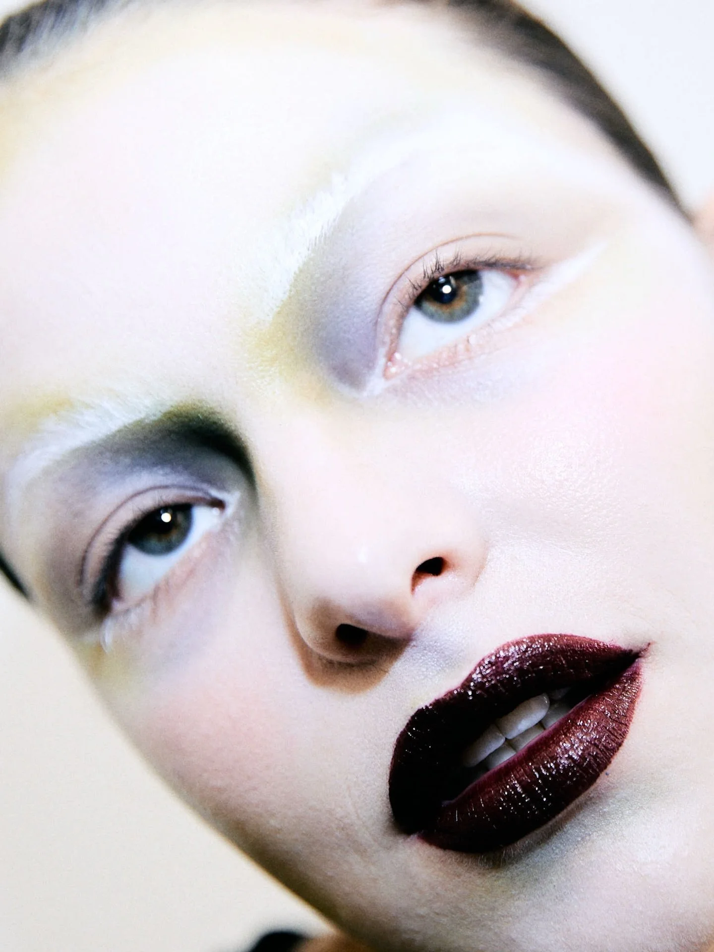 The making off 
Creative with airbrush and browbleach/browblock

Masterclass by @martinaderosa_mua 
For @themobilemakeupbar 
Model @loiswall 

Photo&amp;edit by me