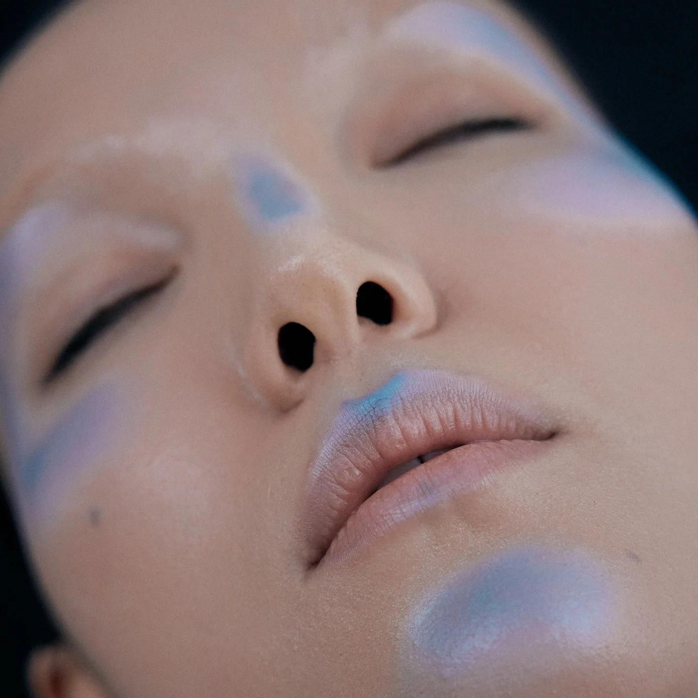 From a beauty idea to having a model over. Testing light, taking a picture and editing editing editing.
It realy is fun to do!!! But you need time, space and the models trust. Because im not a photographer. Im a makeup artist who likes my pictures in