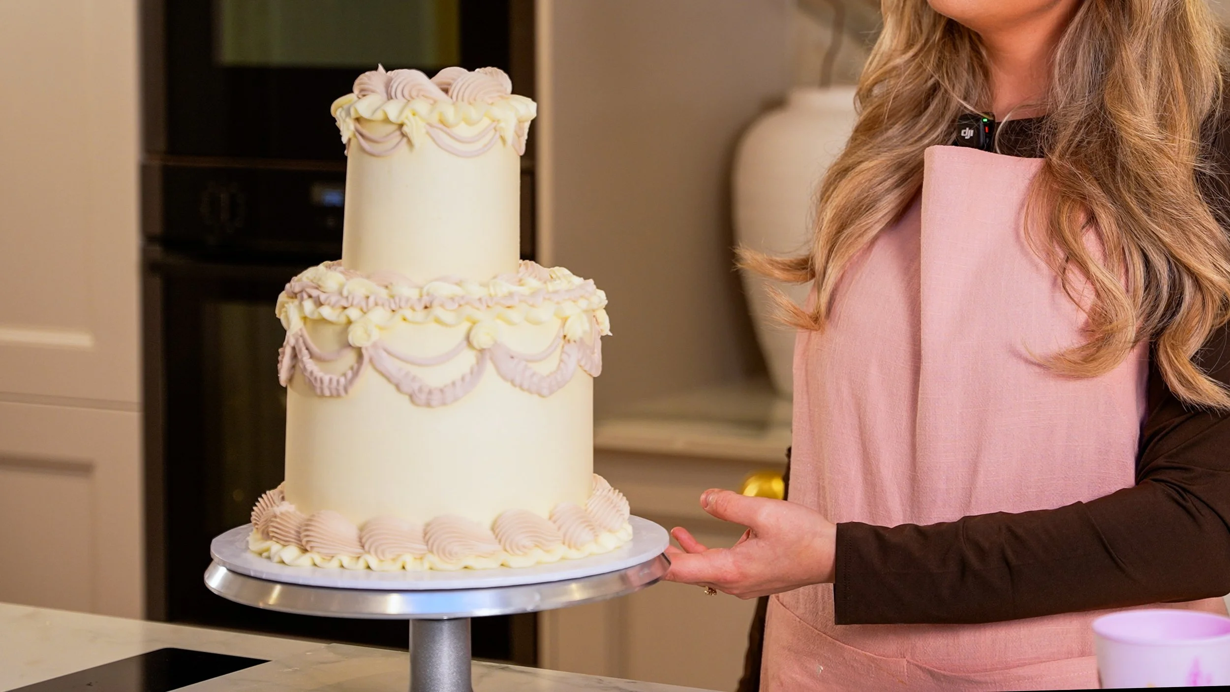 3. Isabellita Bakes Two-Tier Lambeth Cake Tutorial - Filling, Stacking & Decorating.00_00_21_20.Still001-2.jpg