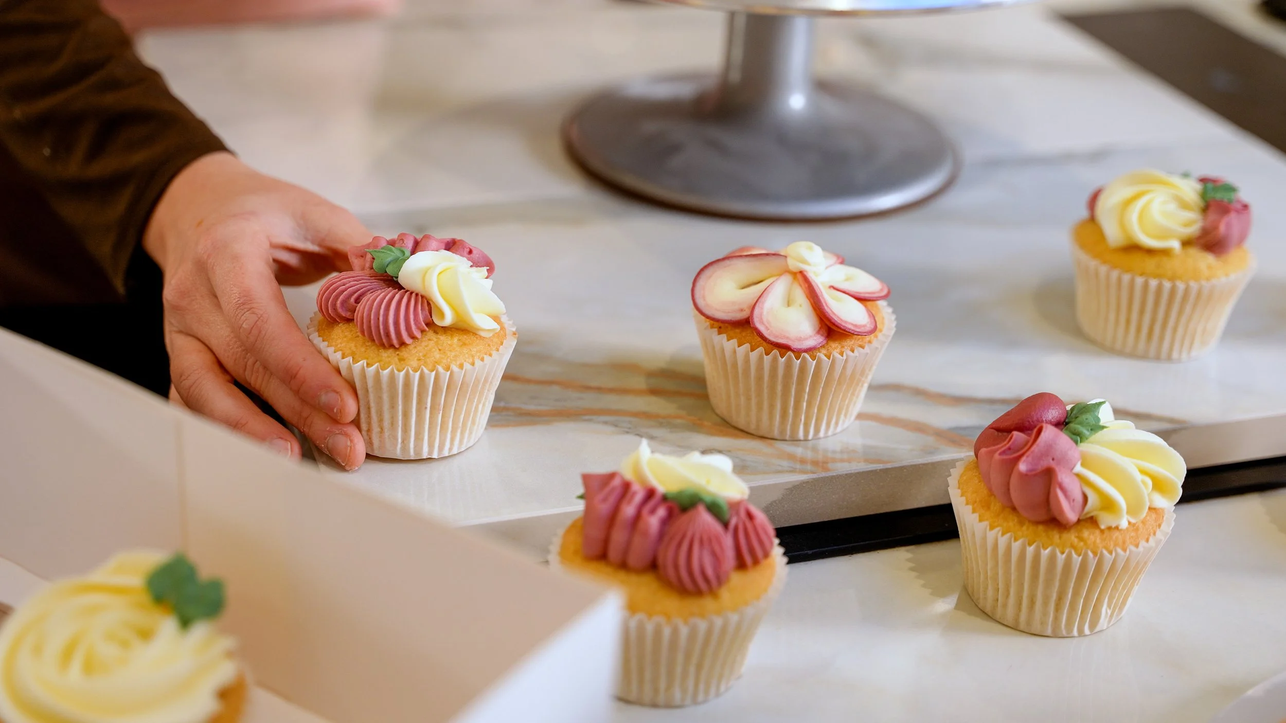 5. Isabellita Bakes Cupcake Tutorial.00_00_06_23.Still001-2.jpg