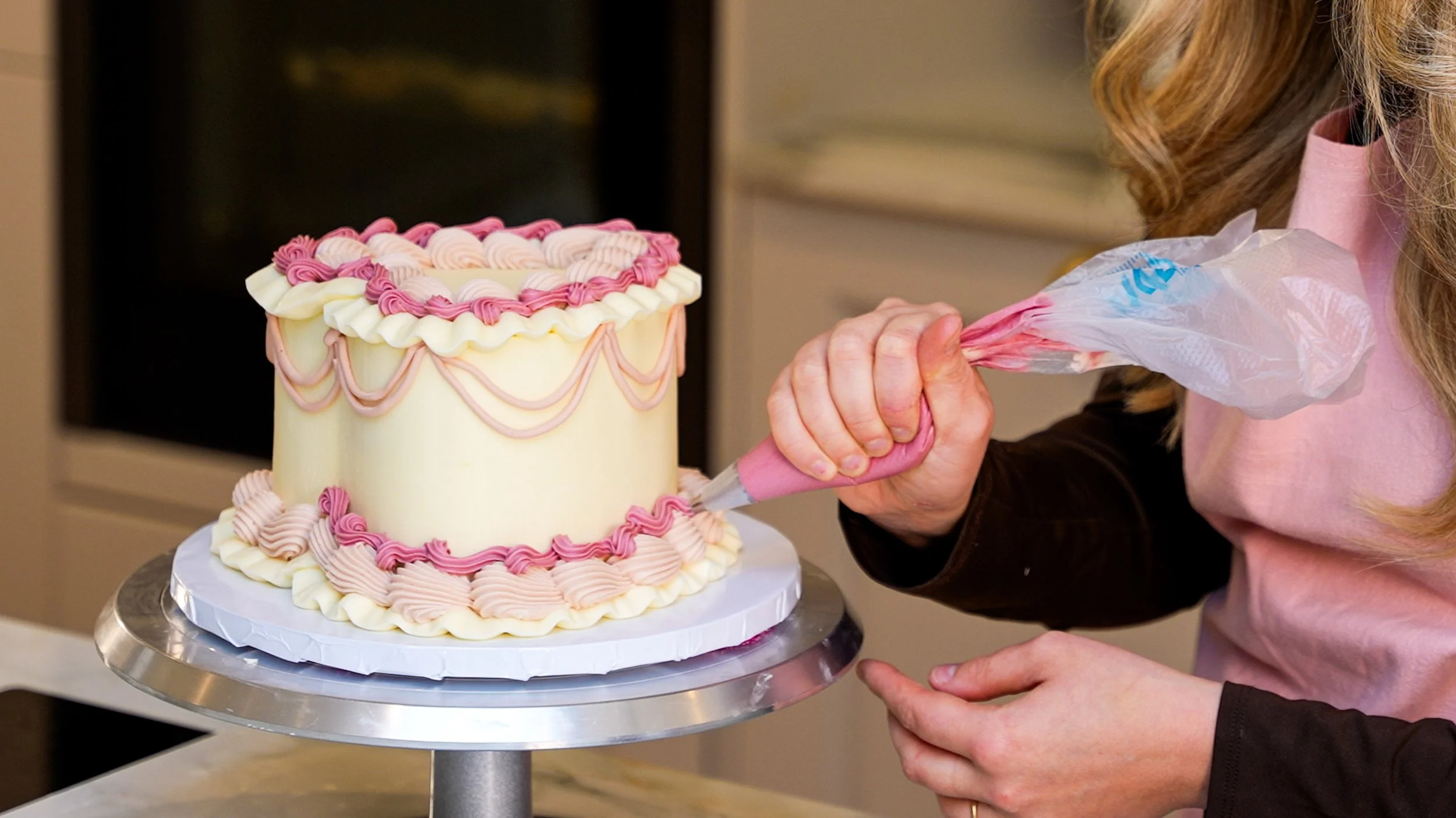 2. Isabellita Bakes Lambeth Heart Cake Tutorial.00_17_05_23.Still001-2.jpg