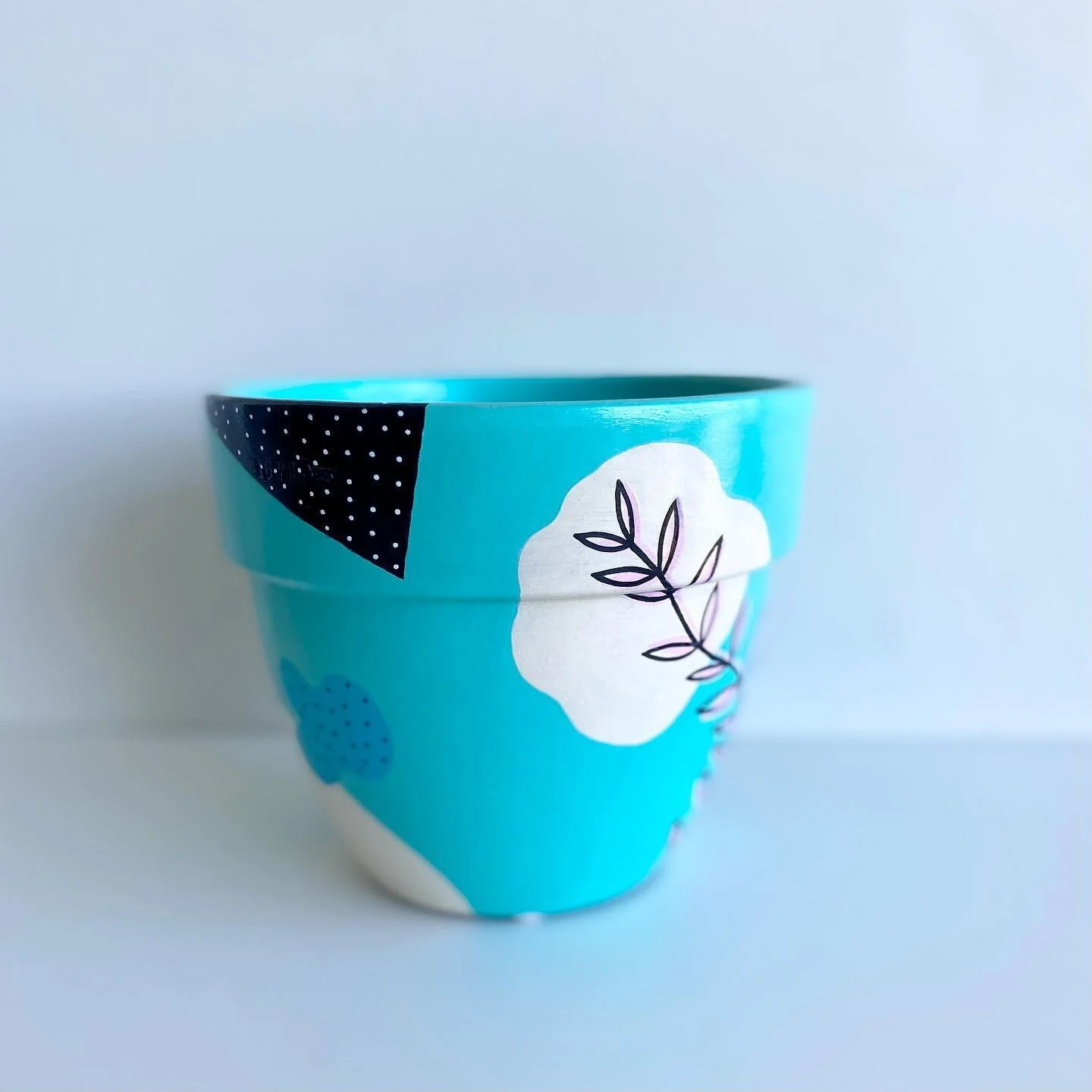 I love reading your pot name suggestions...every single time. 🙌 I have gone with Daydream - thank you @meboydrealtor @ezgizm and @lynkpope! She’s up on the website now. ☁️