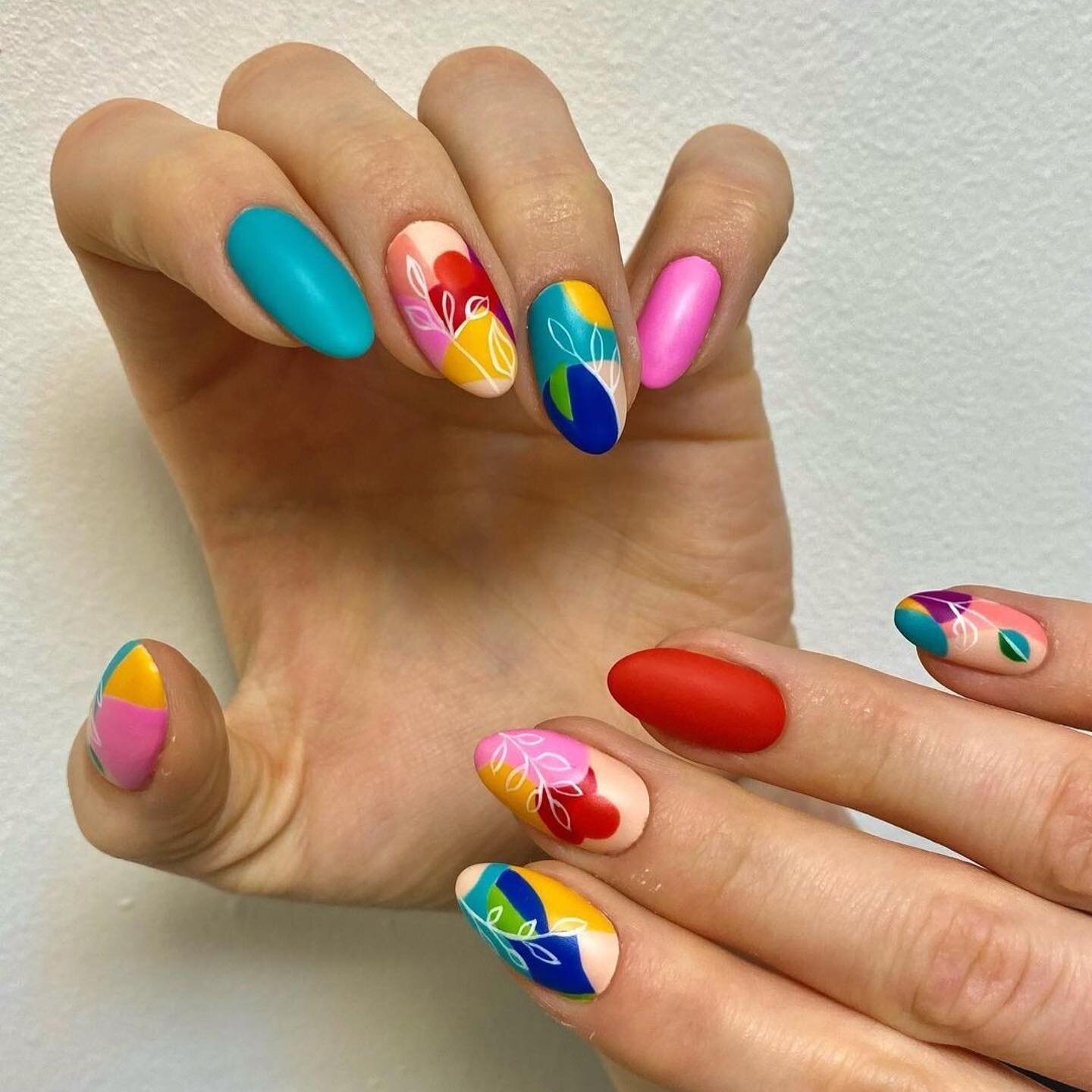 More nail art inspired by my Tropical Sunset pots - this time Tropical Sunset Blue too! Thank you for sharing @asp_klaudia_rafinska - they are gorgeous. Swipe to see my original pots.
&bull;
#Repost @asp_klaudia_rafinska with @make_repost
・・・
Kolooor