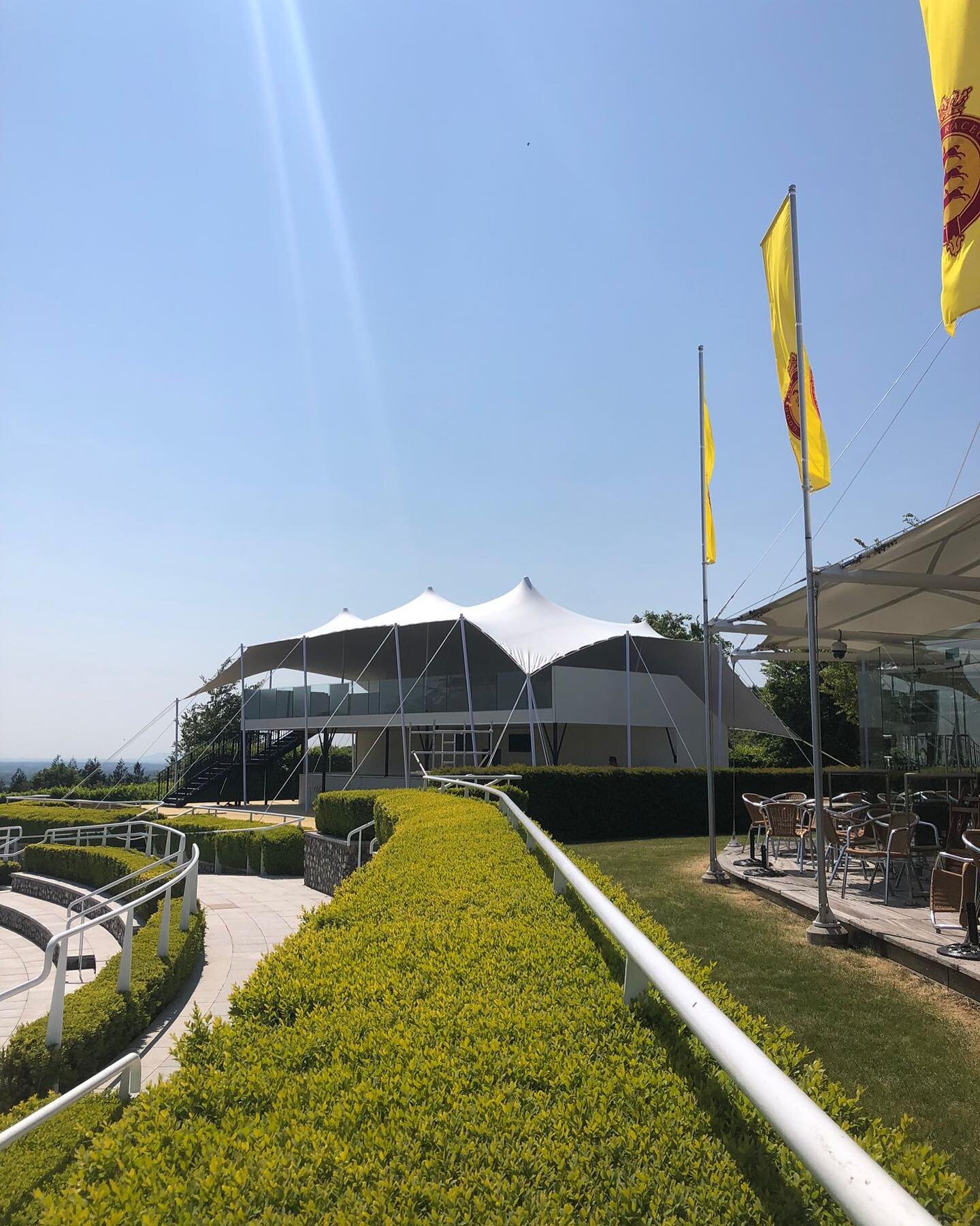 Stunning day for it down at @goodwood_races, working with @halogroupcreative installing a 18m x 10.5m over their two tier decking system. 

.

.

.

#stretchtent #Stretchtents #RHI  #marquee #temporarystructure #Eventprofs #canopy #festivaltent #even