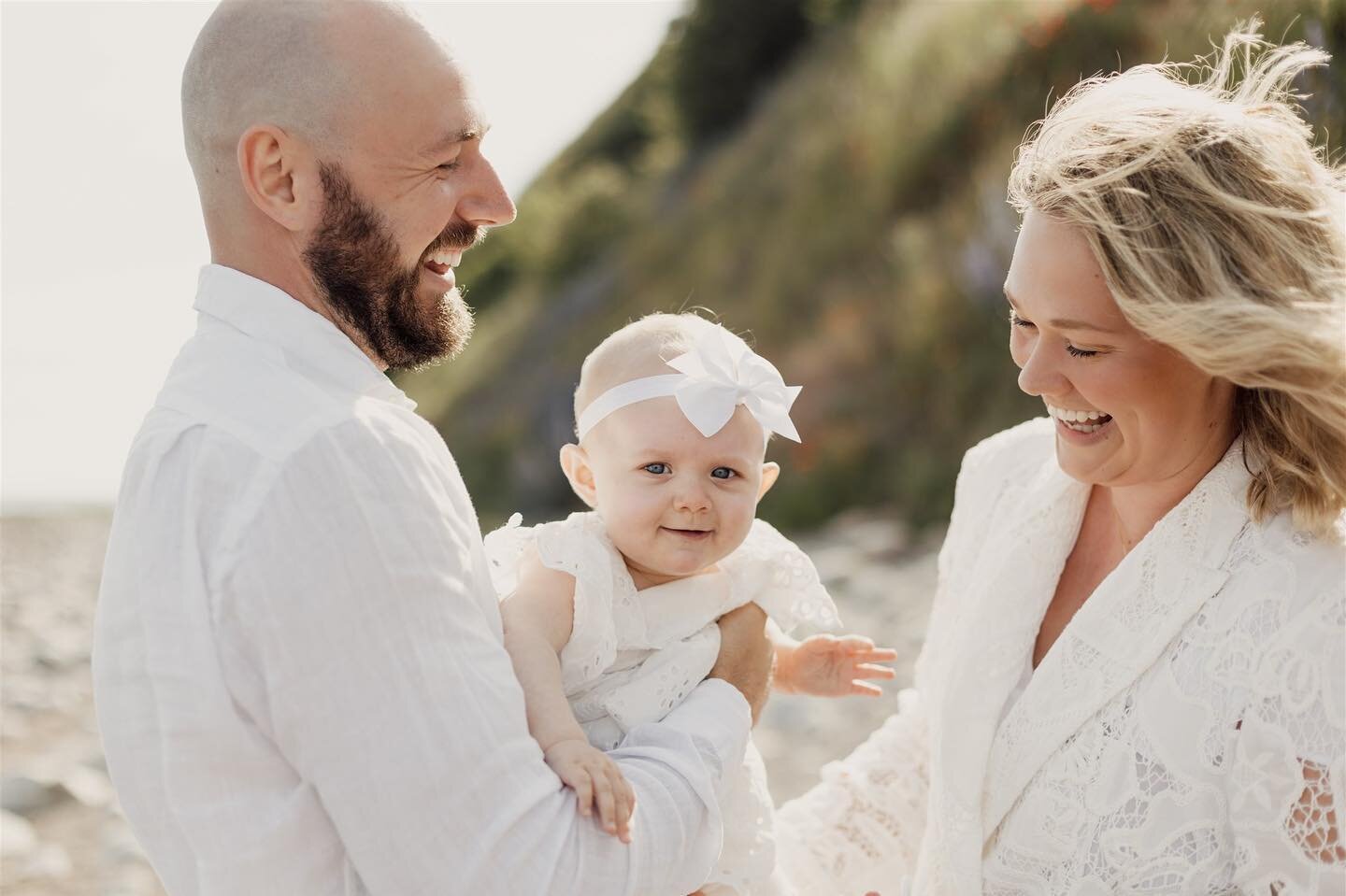 Vink vink! 
Skratt och k&auml;rlek fr&aring;n sommaren. Nu n&auml;rmar v&aring;ren sig och jag planerar f&ouml;r en Mini Spring Shoot. H&aring;ll utkik 🌼 Can&rsquo;t wait!