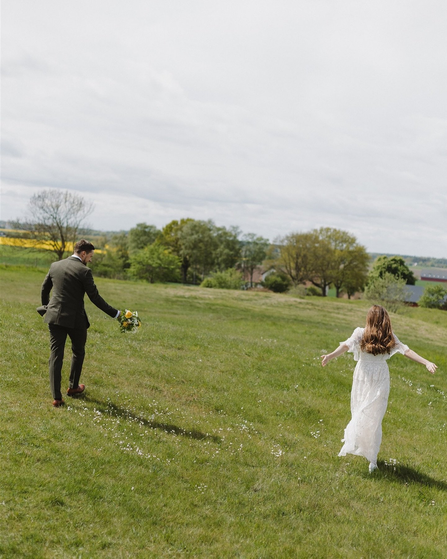 Rebecca + Peter
V&auml;stra Karaby, maj 2025