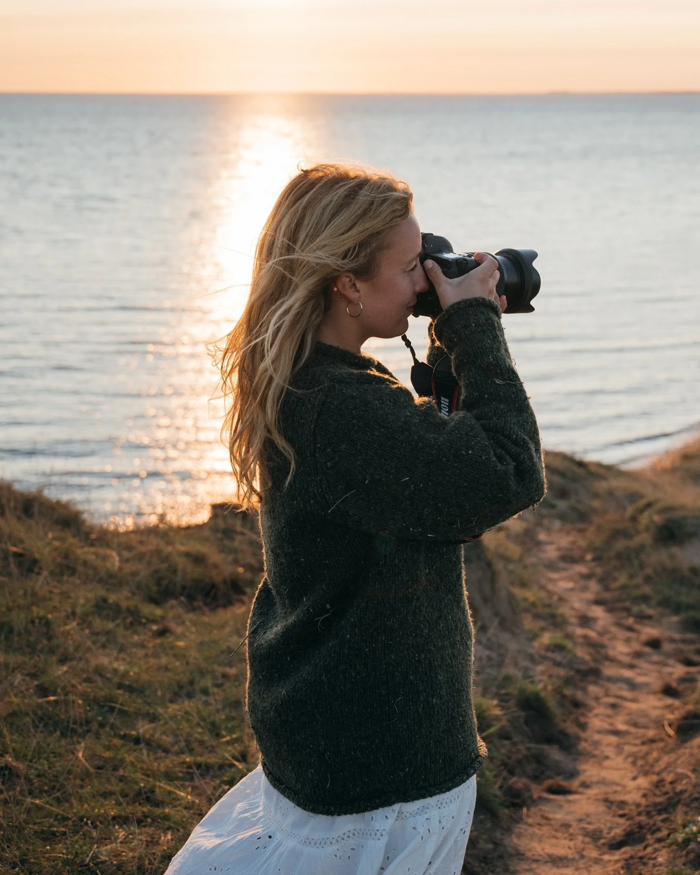Firar 4 &aring;r som fotograf idag! Fast kanske resan egentligen b&ouml;rjade l&aring;ngt tidigare p&aring; resor och hemma i tr&auml;dg&aring;rden som barn med alla kameror jag kom &ouml;ver. Nu v&auml;ntar snart ett nytt kapitel f&ouml;r mig och at