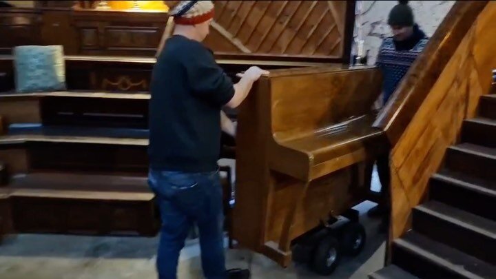 You may have seen us moving a grand piano to Wardie Bay this week. Here&rsquo;s another piano roam from our base in Granton bringing an adopted piano to it&rsquo;s new home 🎹  Thanks to @mirdyss for the video  #piano #roam #pianodrome #edinburghpian