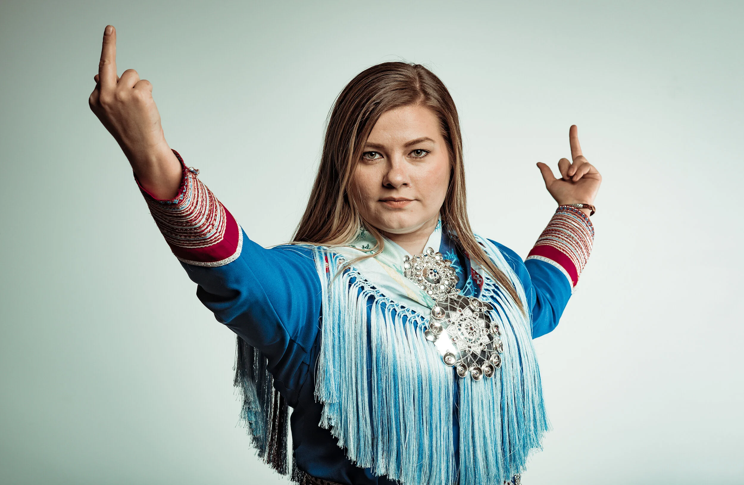 ÅSE KATHRIN VUOLAB — 
Tekstforfatter Åse Kathrin Vuolab