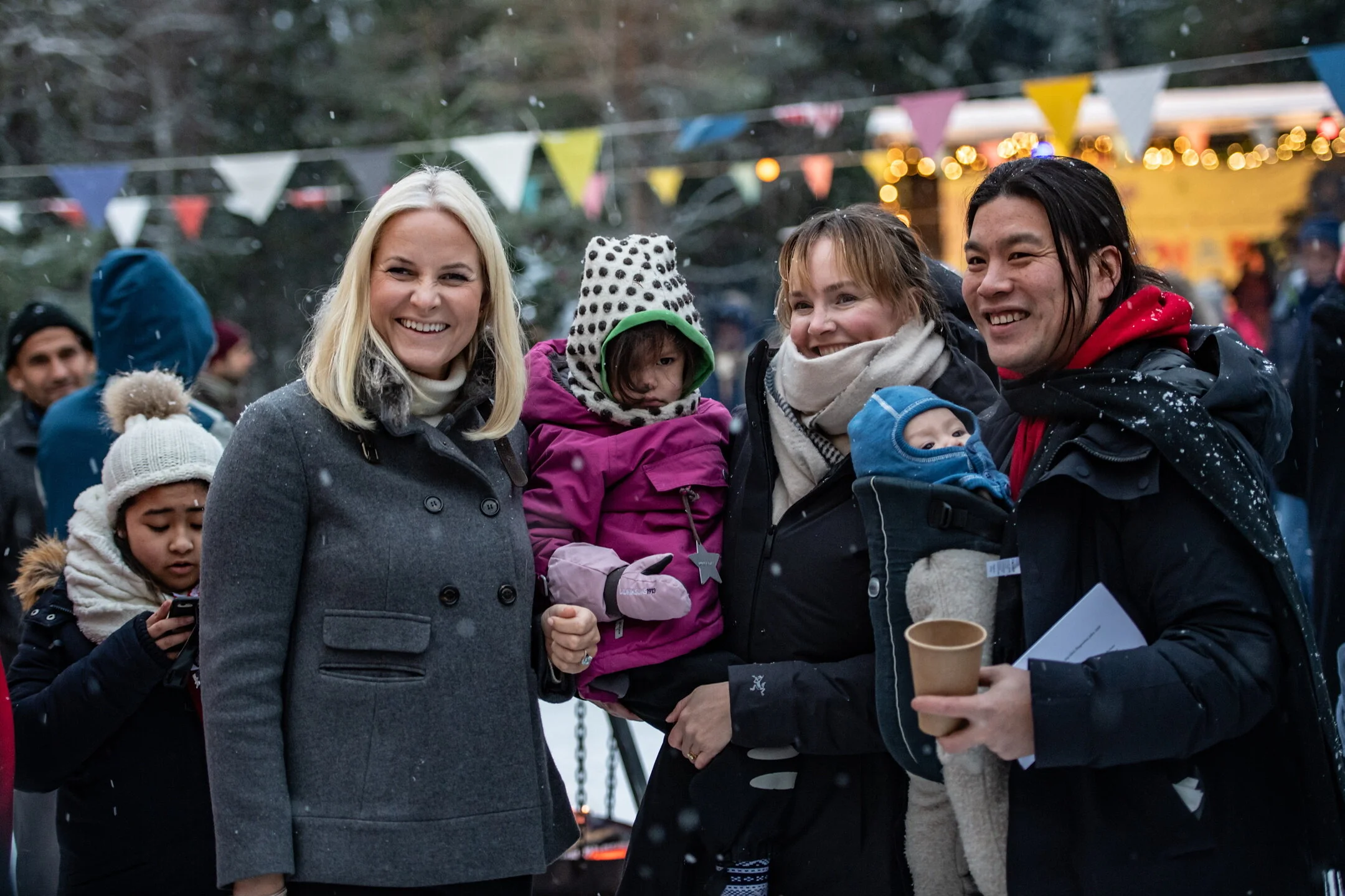 PRINSESSE I NABOLAGET — Prinsesse Mette Marit besøker VårtNabolag, Oslo Worlds festivalprogram på Dikemark asylmottak i Asker. (Oslo World).