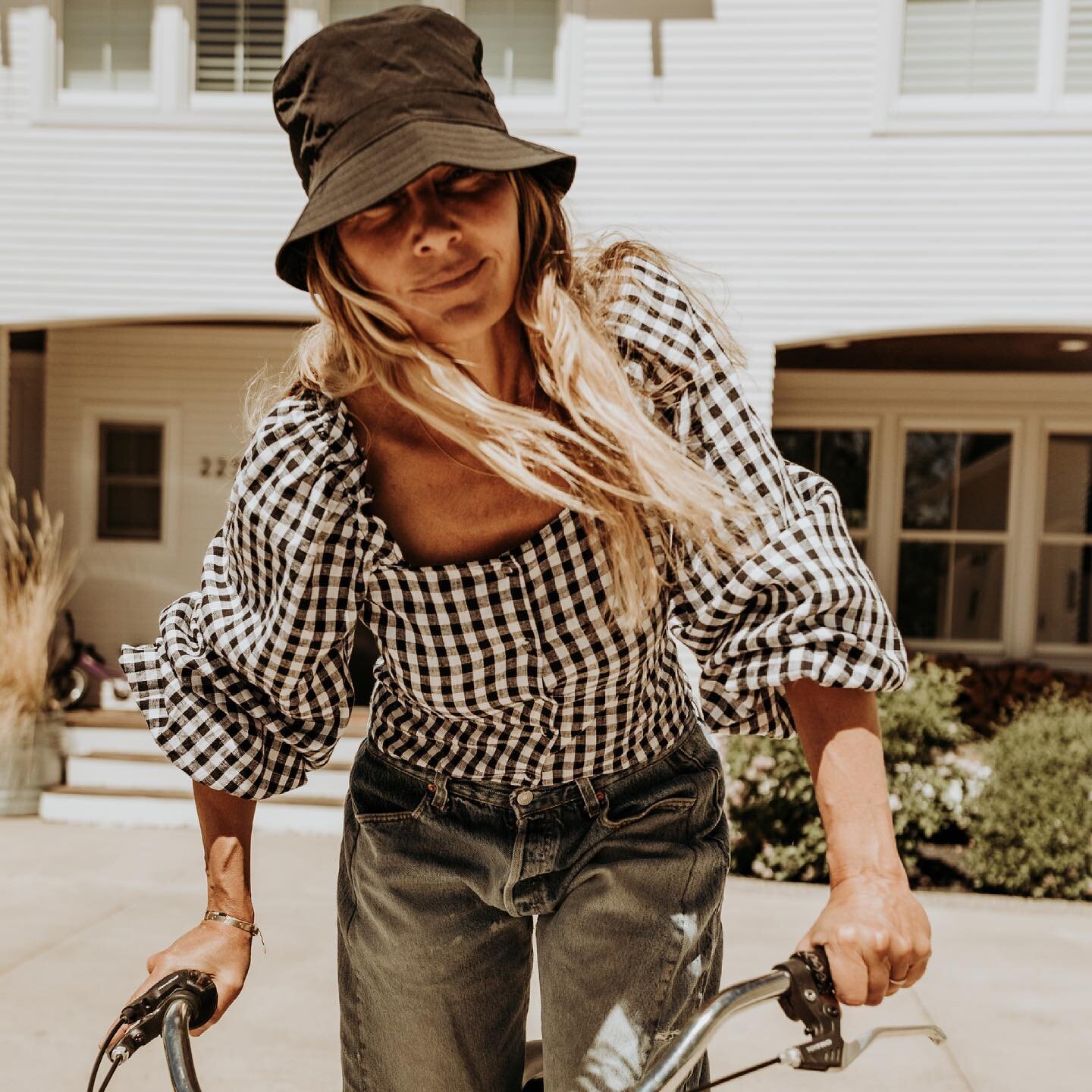 Hellooooo Everyone 😁 

A soft re-entry with a darling @whowhatwearxtarget gingham top that&rsquo;s only&hellip; are you ready&hellip;$29.99. 

When it comes to how I treat people, I always try to go high. But when it comes to style and fashion I&rsq