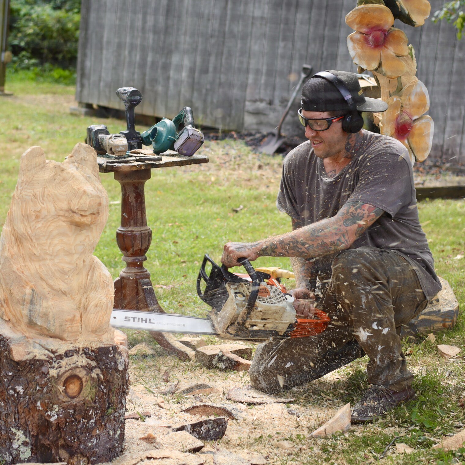 Shaun-Weber-County-Line-Carvings-making-bear-with chainsaw-2.jpg